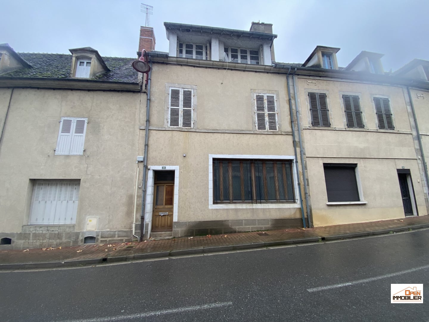 Maison de ville à rénover avec garage et jardin !