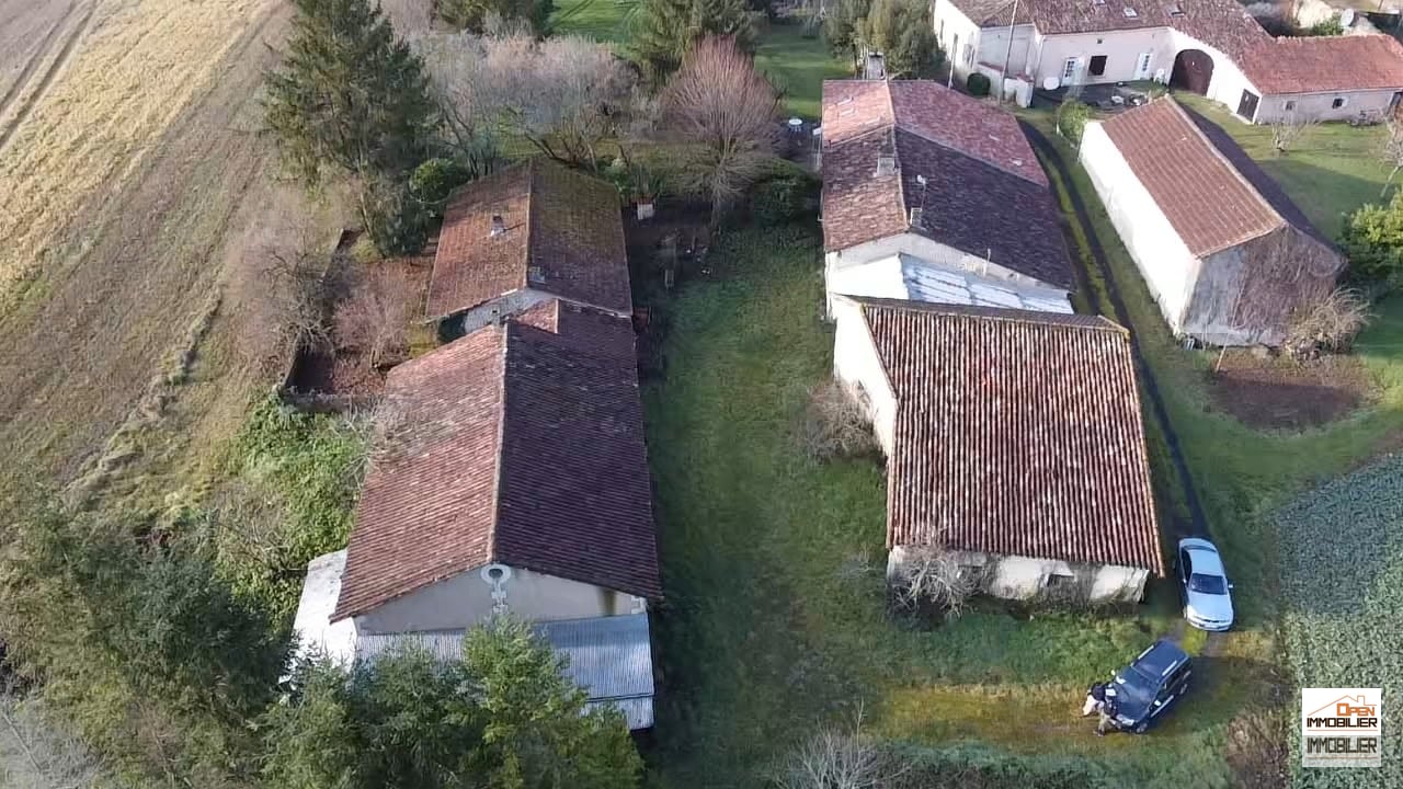 Ancienne ferme à rénover - Terrain 30,3 Hectares