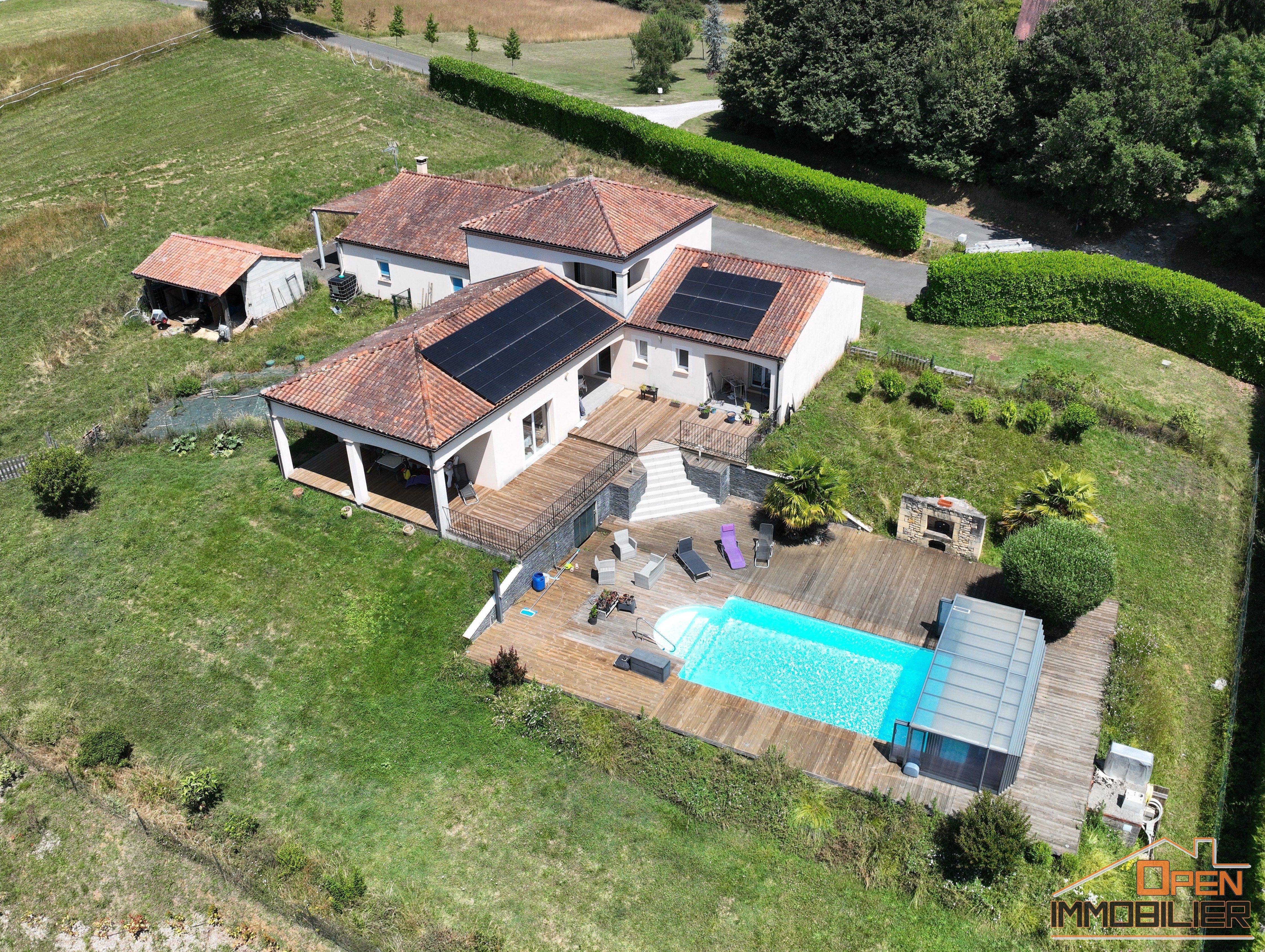 Maison de type mas provençal - 206m² - piscine
