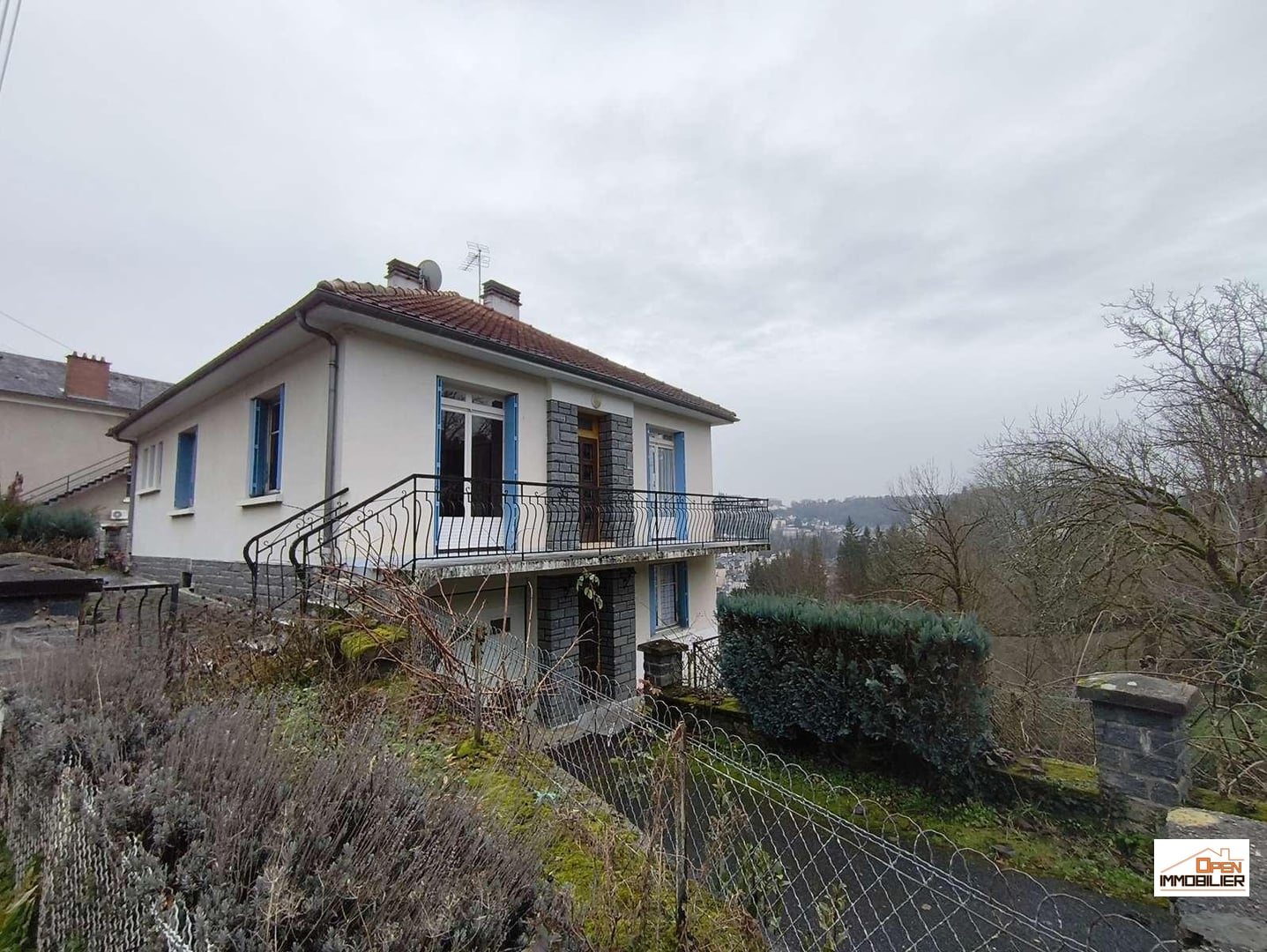 Maison composée d&rsquo;un T3,T2,T1, garage et jardin
