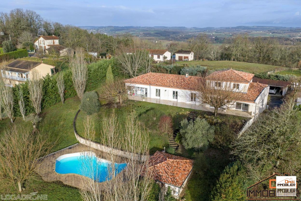 COUP DE CŒUR – Villeneuve-sur-Lot Quartier très recherché – Vue dominante – Calme absolu – Propriété familiale de 250 m2 sur un terrain de 4 927 m² avec piscine