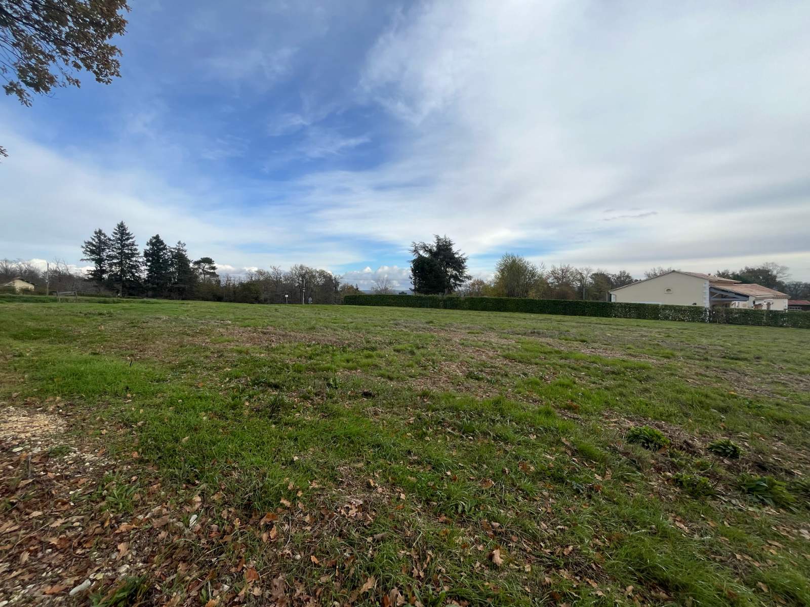 À vendre – Terrain viabilisé de 1 396 m² Léguillac-de-l’Auche (24110)