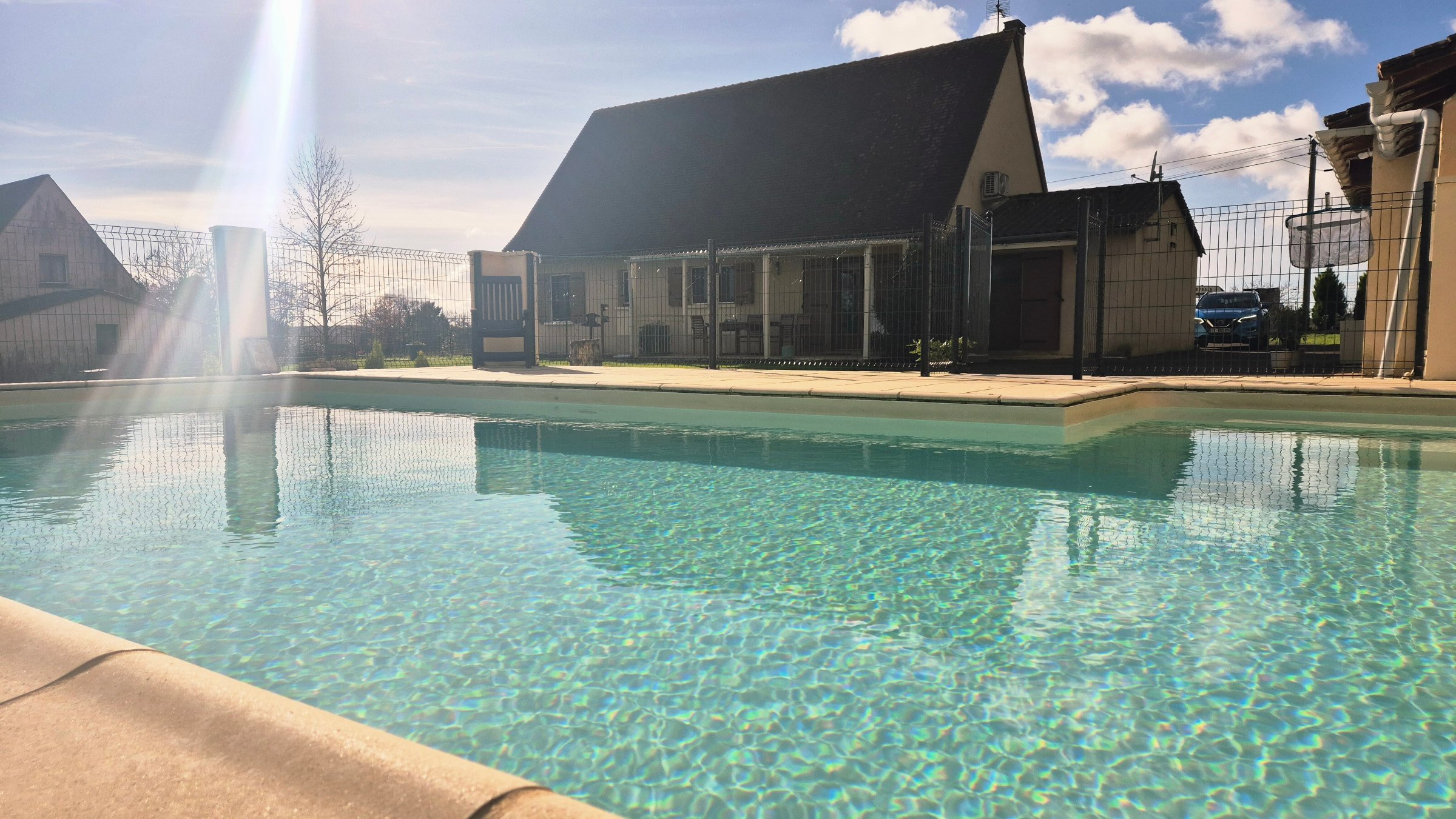 Calme et douceur de vivre en Périgord Noir : maison de plain-pied avec vue piscine et superbes pr...