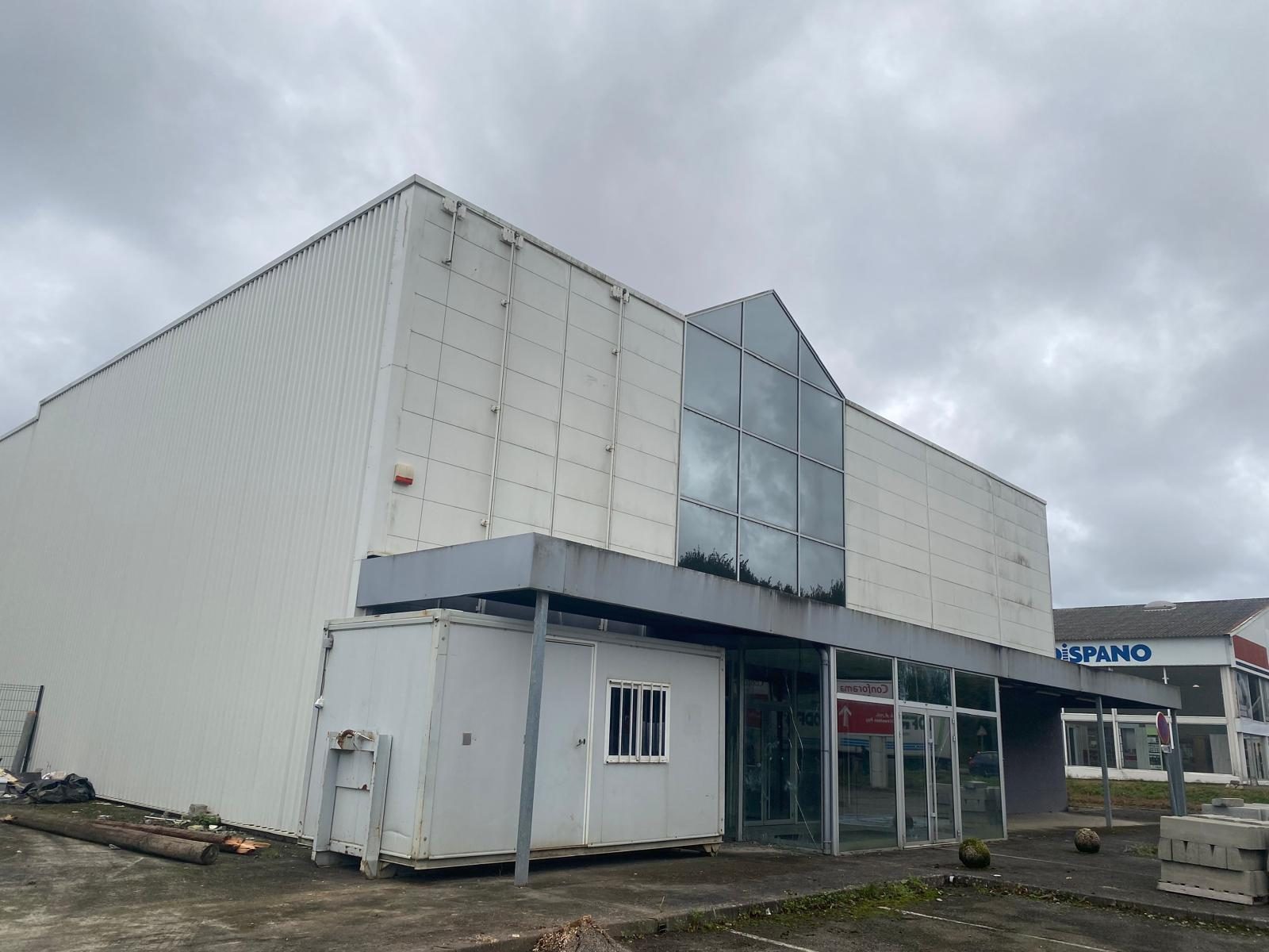 EXCLUSIVITE AV LOCAL COMMERCIAL DE 3353 M² sur 2 NIVEAUX – EMPLACEMENT N°1-PARCELLE DE 9255 M²