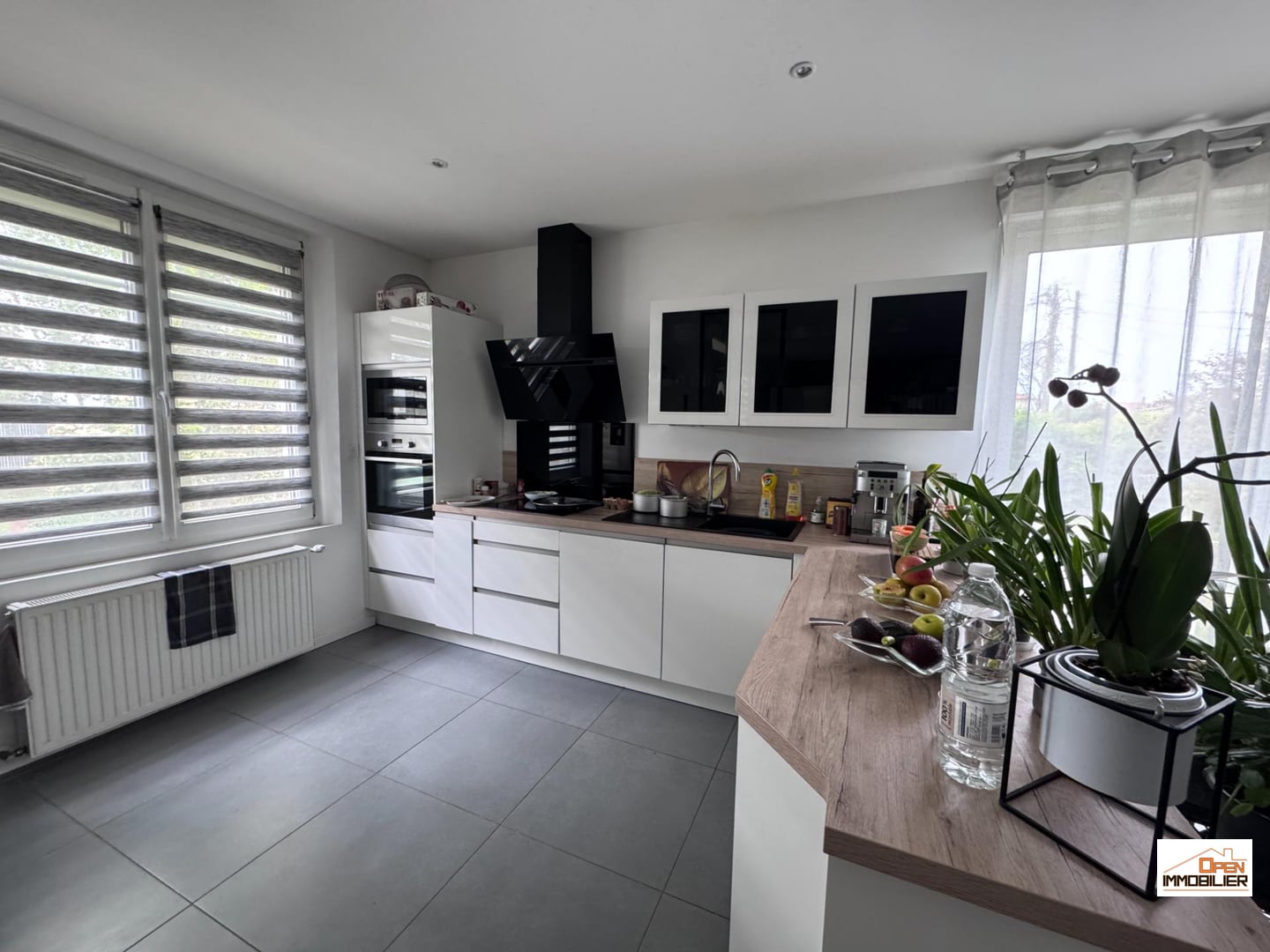 Ensemble avec maison d&rsquo;habitation, hangar et terrain constructible