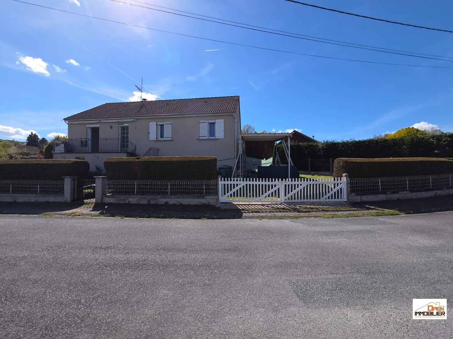 Maison avec jardin, Garage et Carport
