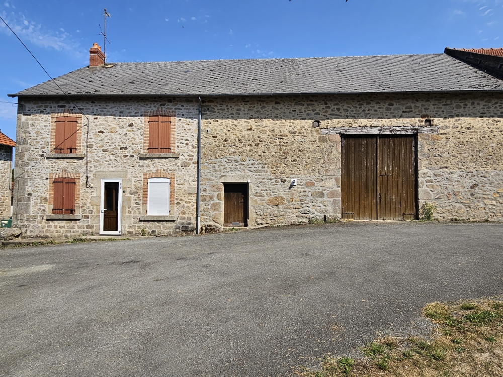 Maison de village d'environ 108 m2 avec Grange attenantes et Dépendances sur Jardin de 2025 m2 à ...