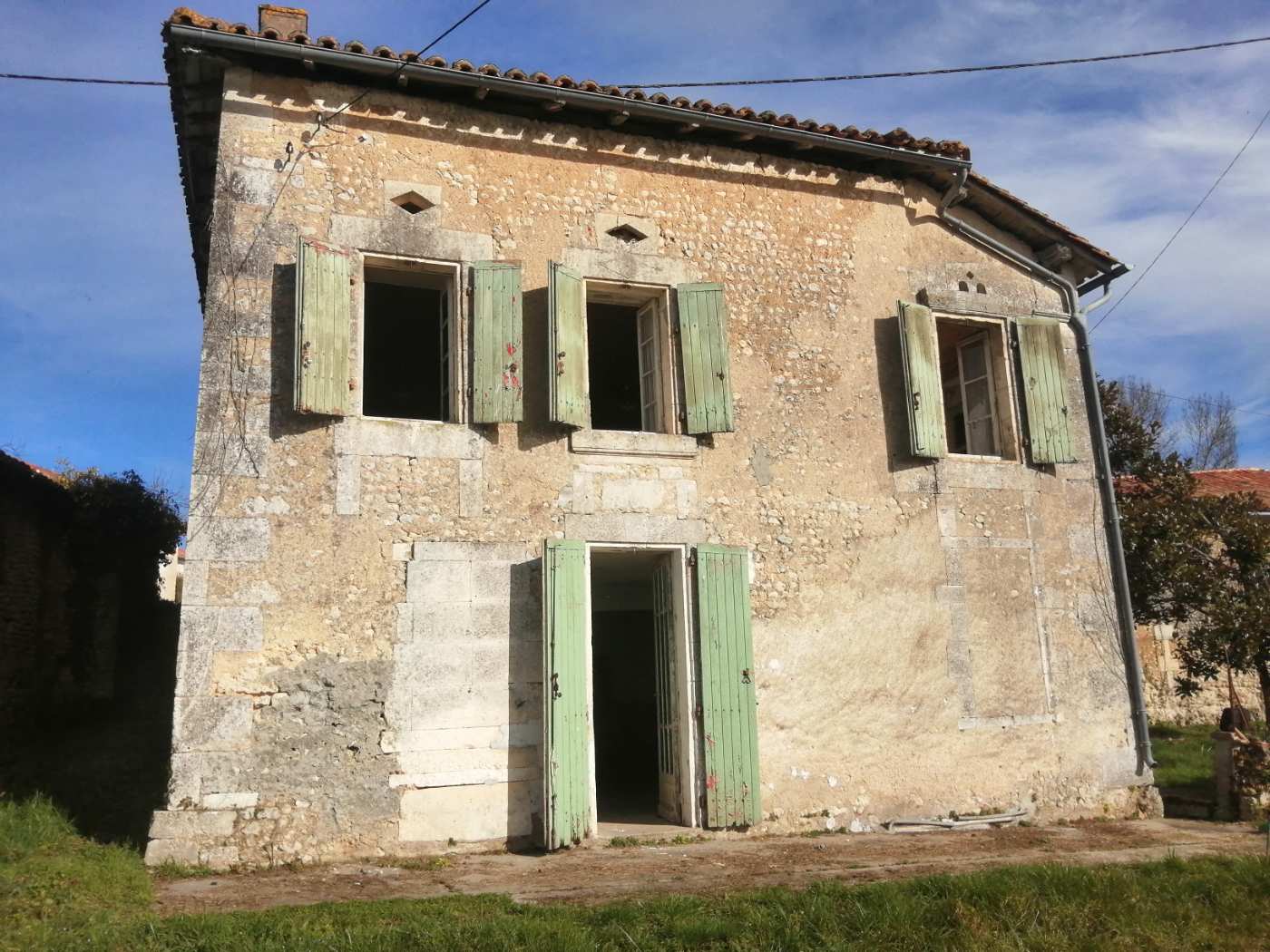 Maison à rénover, 8000 m² de terrain