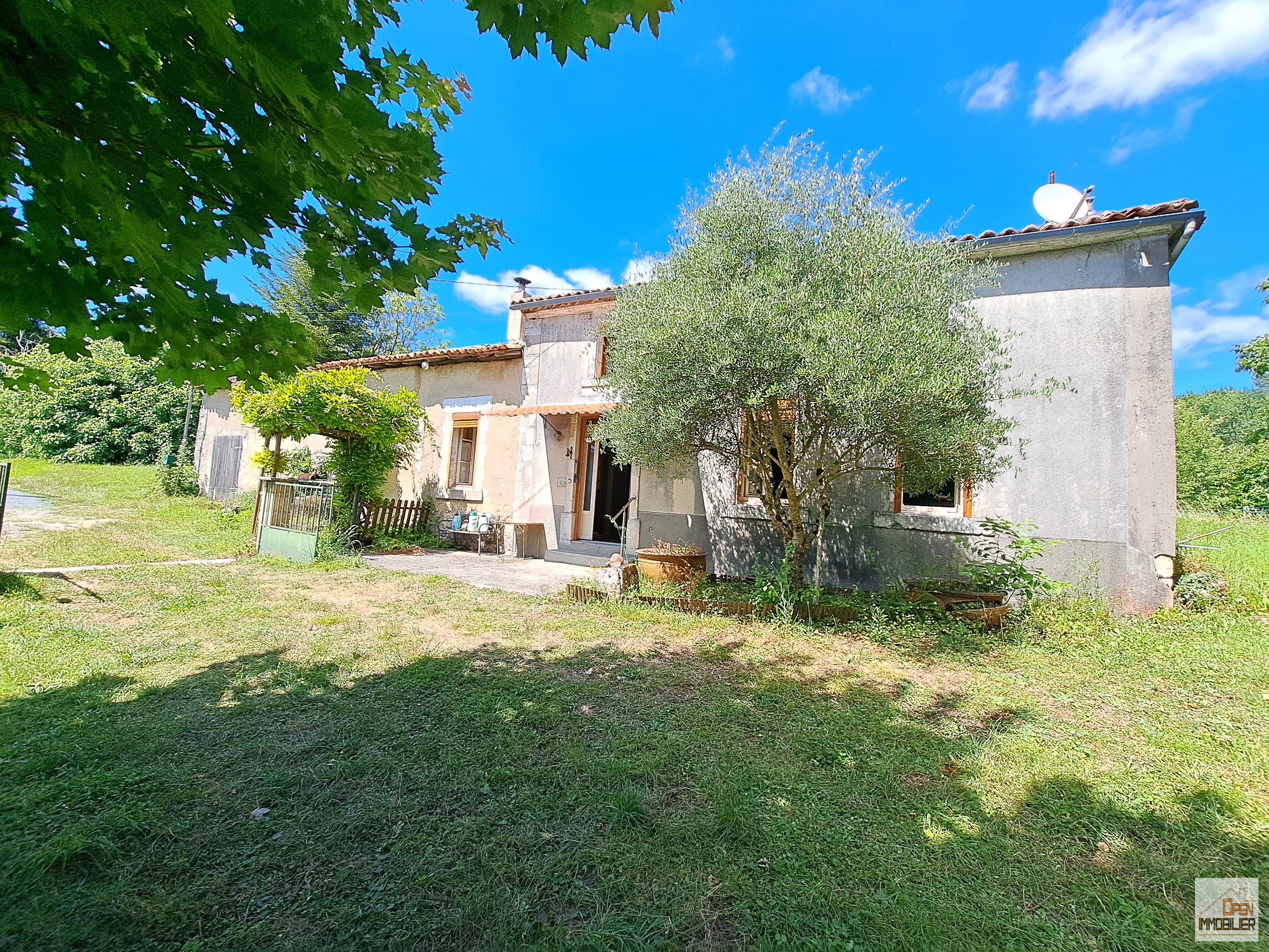 Maison Charentaise 124 m² – Grange attenante – Terrain 5 348 m²