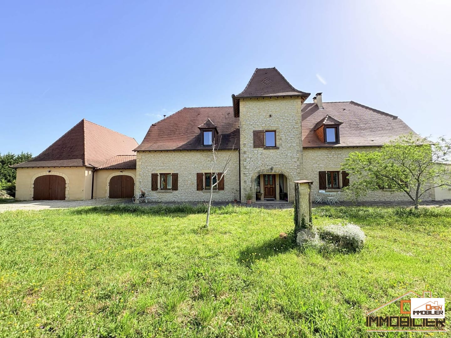 Maison Périgourdine 320m² – Terrain 6 hectares
