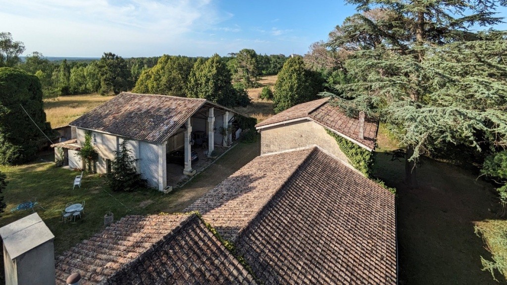 Propriété avec maison bourgeoise et dépendances sur terrain de plus de 10 hectares