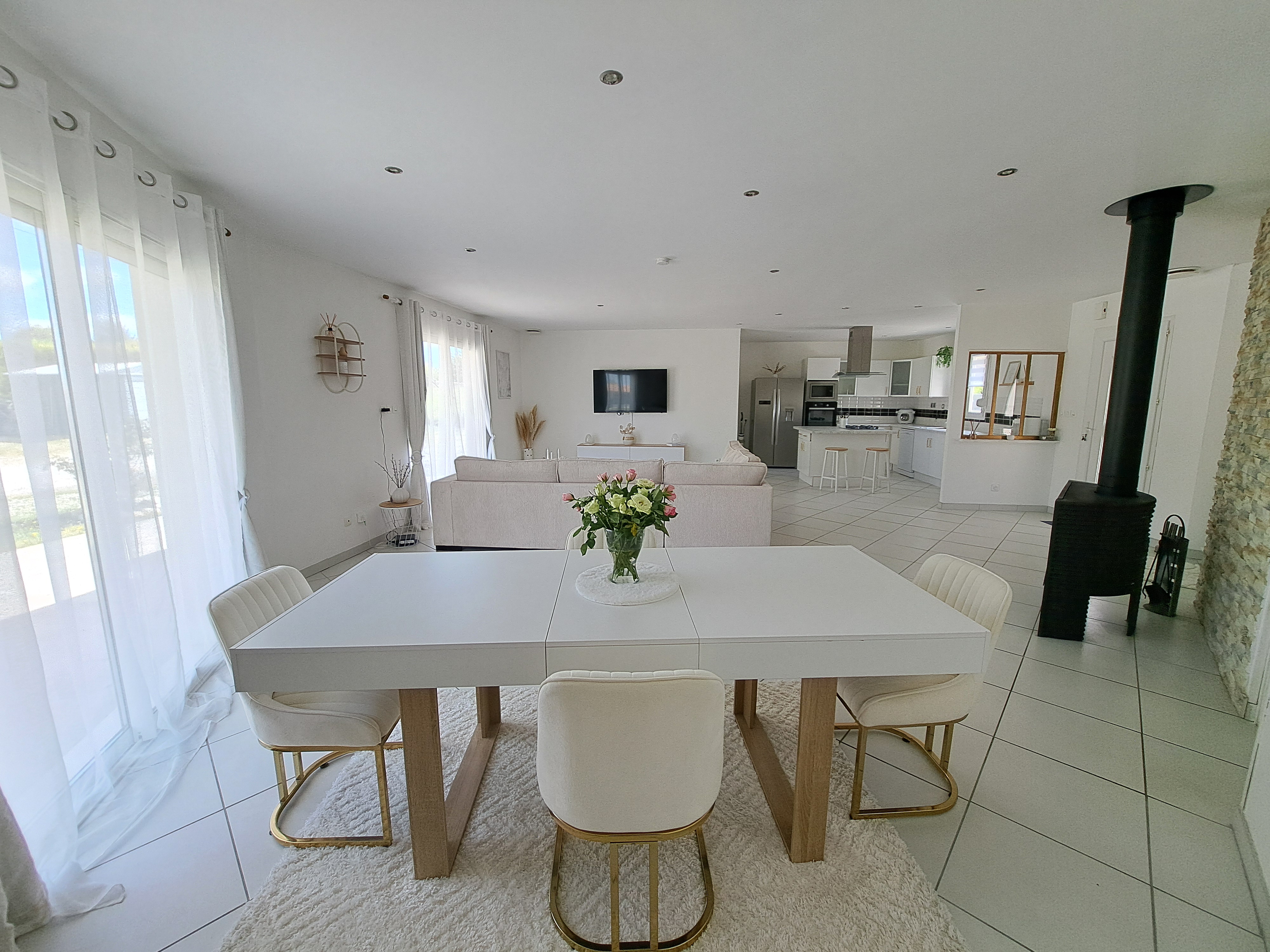 Photo 3 - Maison avec double garage, piscine et jardin clos – 122 m² – 5 pièces
