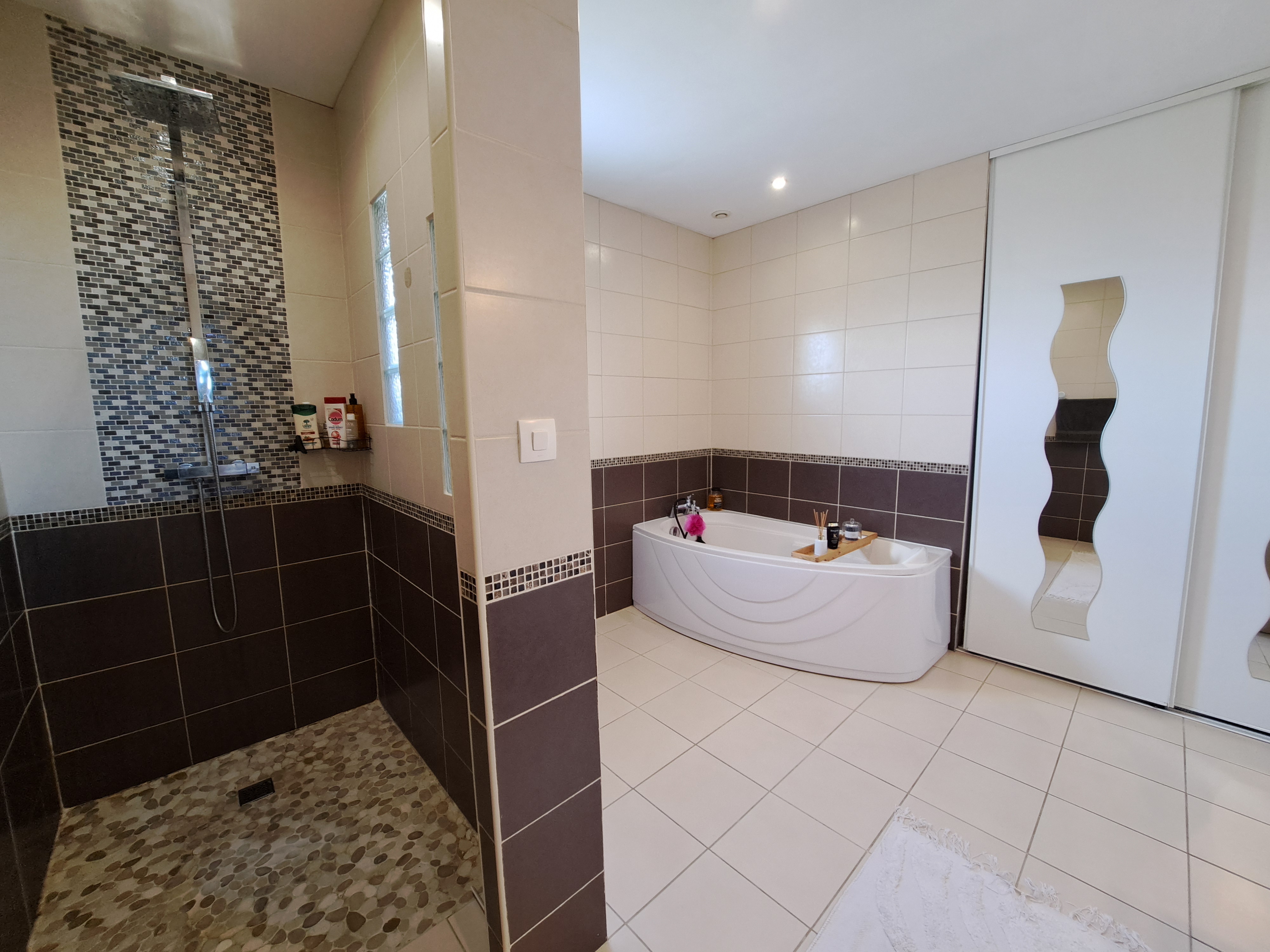 Photo 10 - Maison avec double garage, piscine et jardin clos – 122 m² – 5 pièces