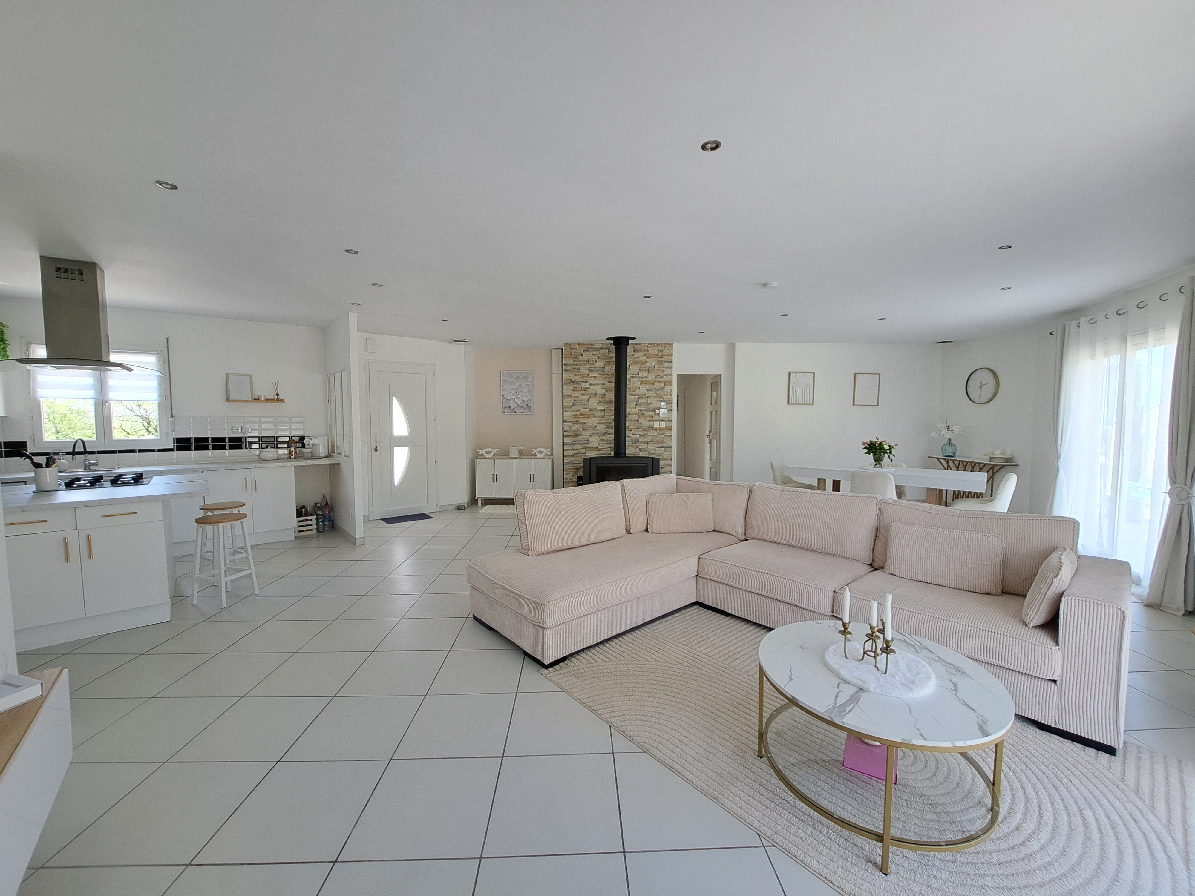 Photo 4 - Maison avec double garage, piscine et jardin clos – 122 m² – 5 pièces