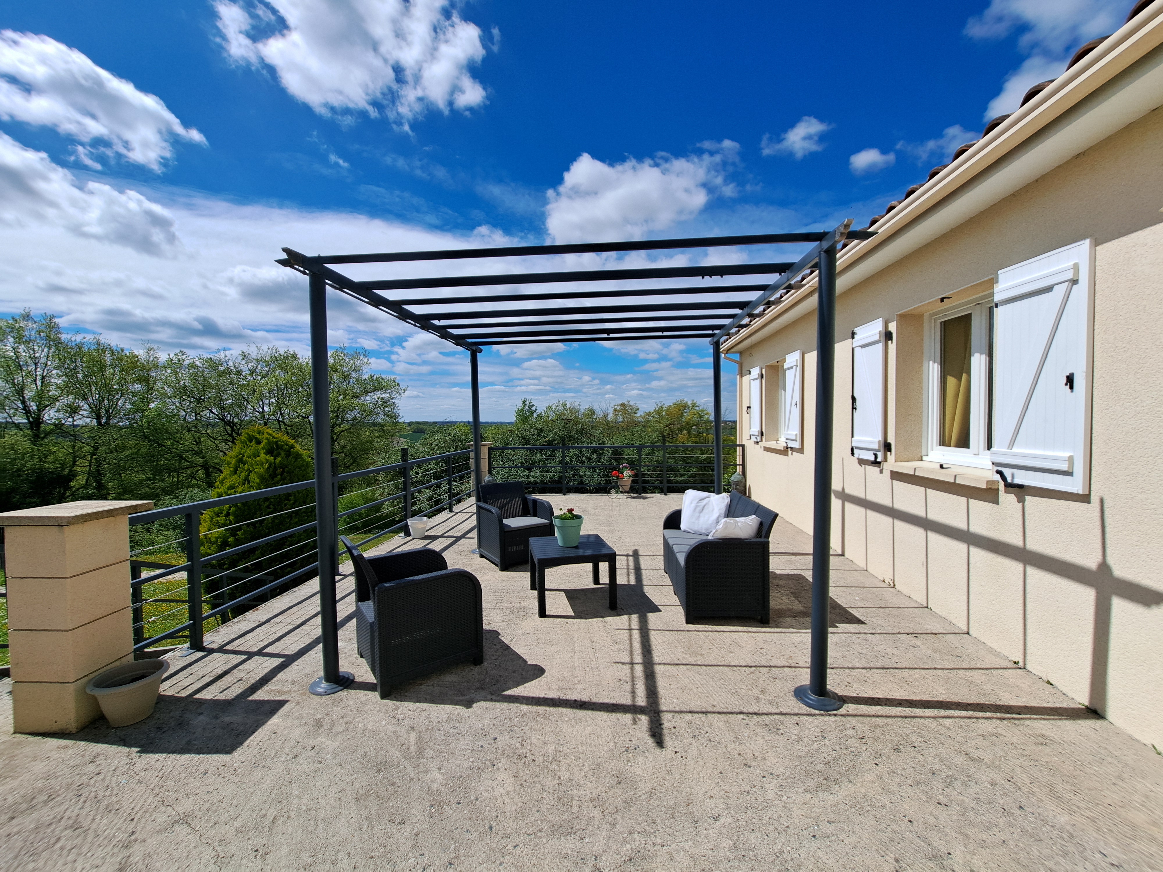 Photo 13 - Maison avec double garage, piscine et jardin clos – 122 m² – 5 pièces