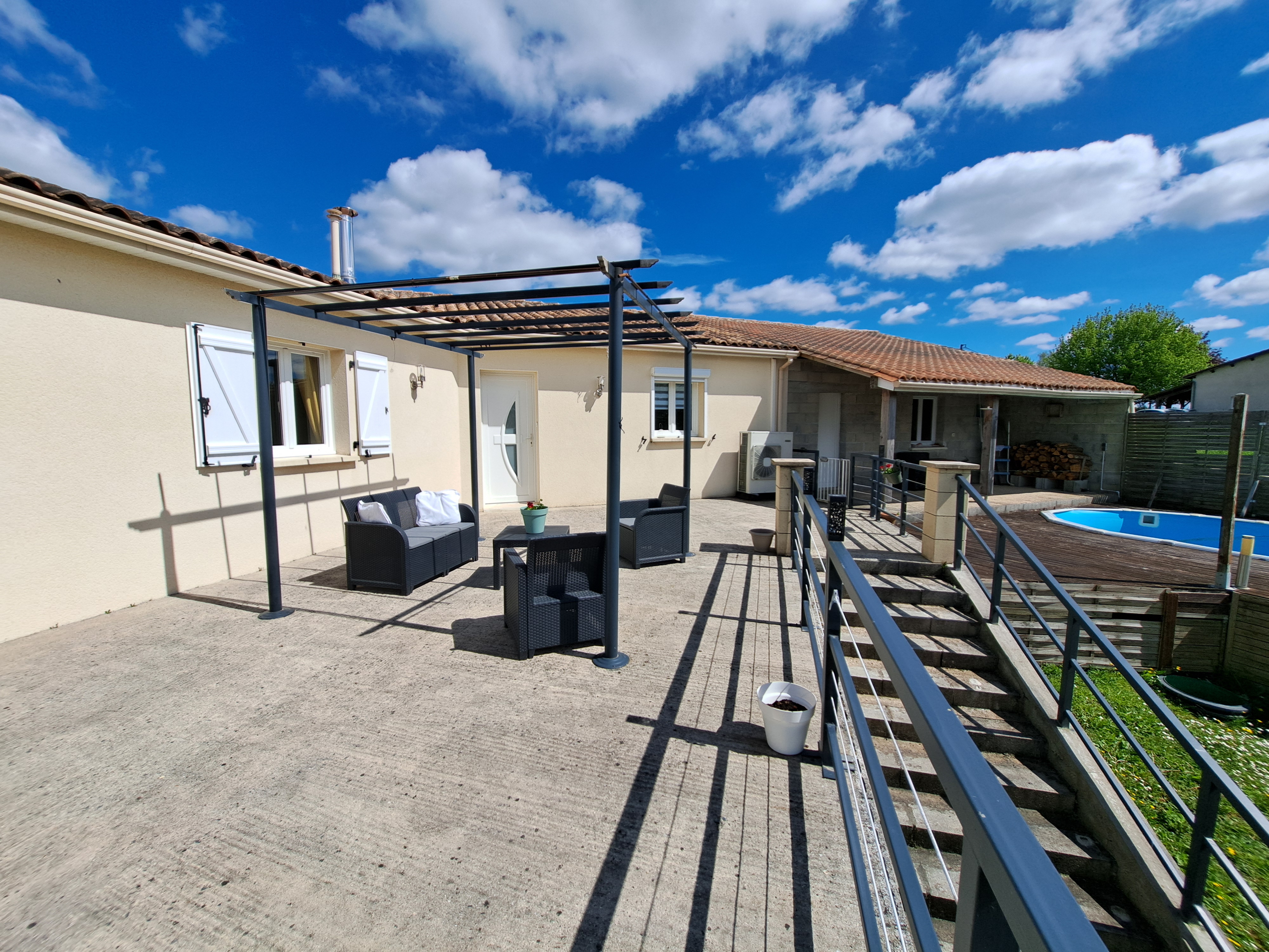 Photo 14 - Maison avec double garage, piscine et jardin clos – 122 m² – 5 pièces