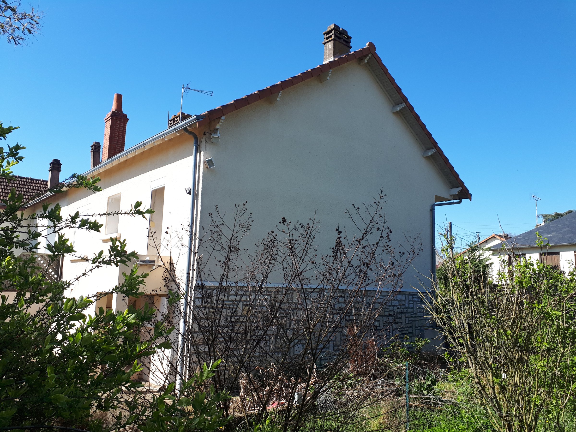 Photo 2 - Agréable maison sur sous-sol avec joli jardin clos et arboré avec cabanon