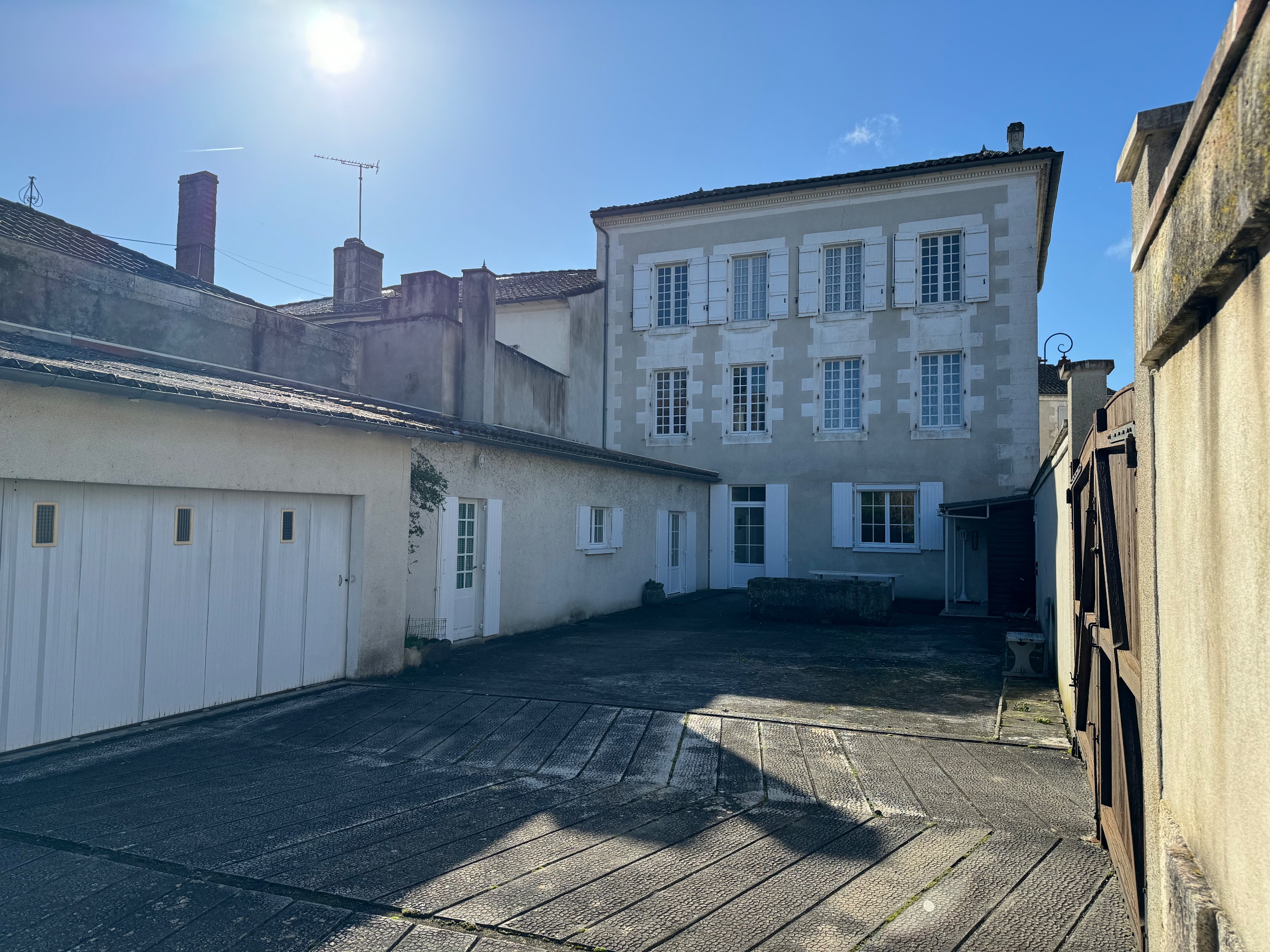 Maison - 340 m² - Jardin 900 m² - Photo 2