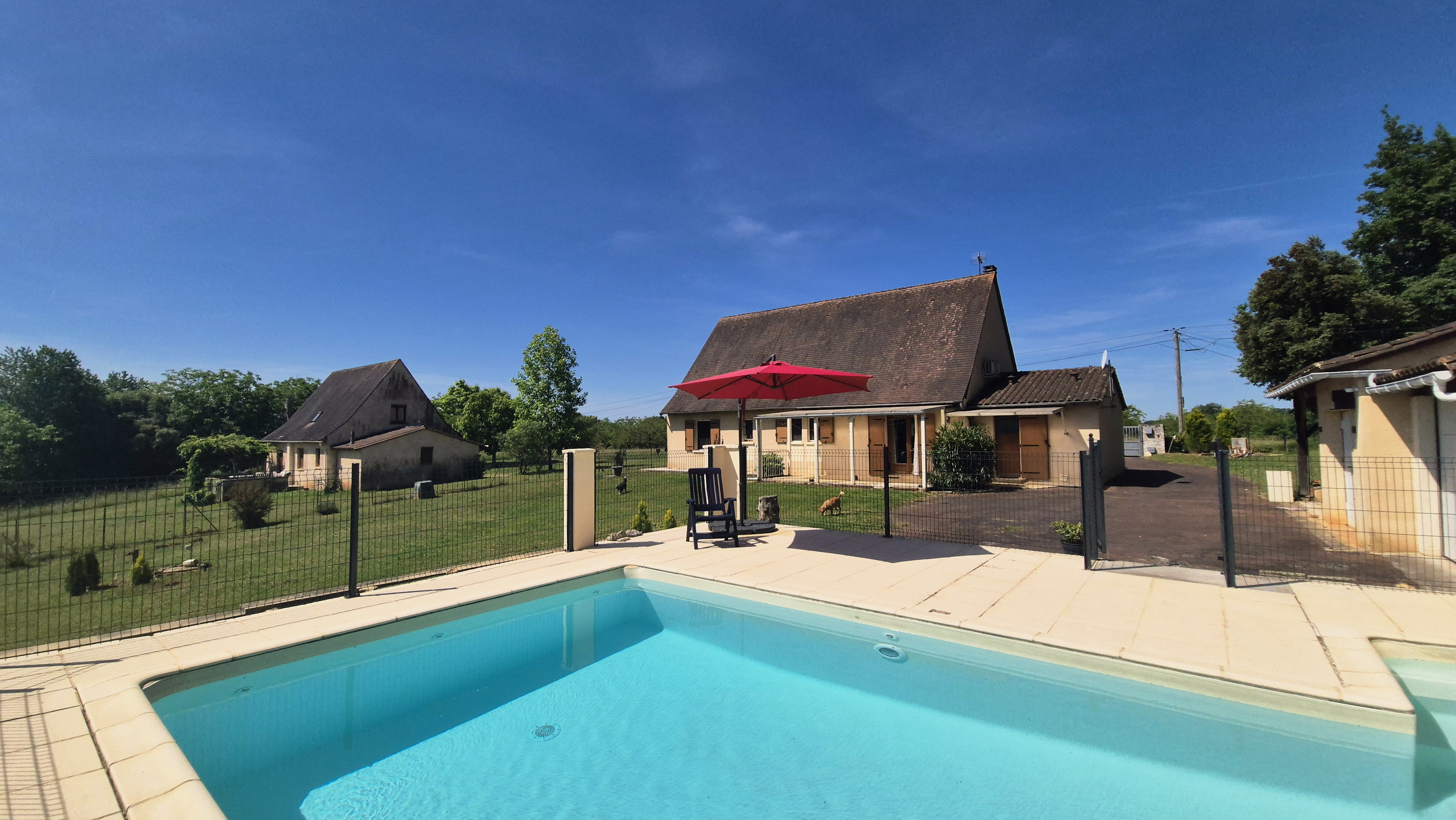 Photo 2 - Offre exceptionnelle ! Calme et douceur de vivre en Périgord Noir : maison de plain-pied avec vue et isolation parfaite piscine et superbes prestations