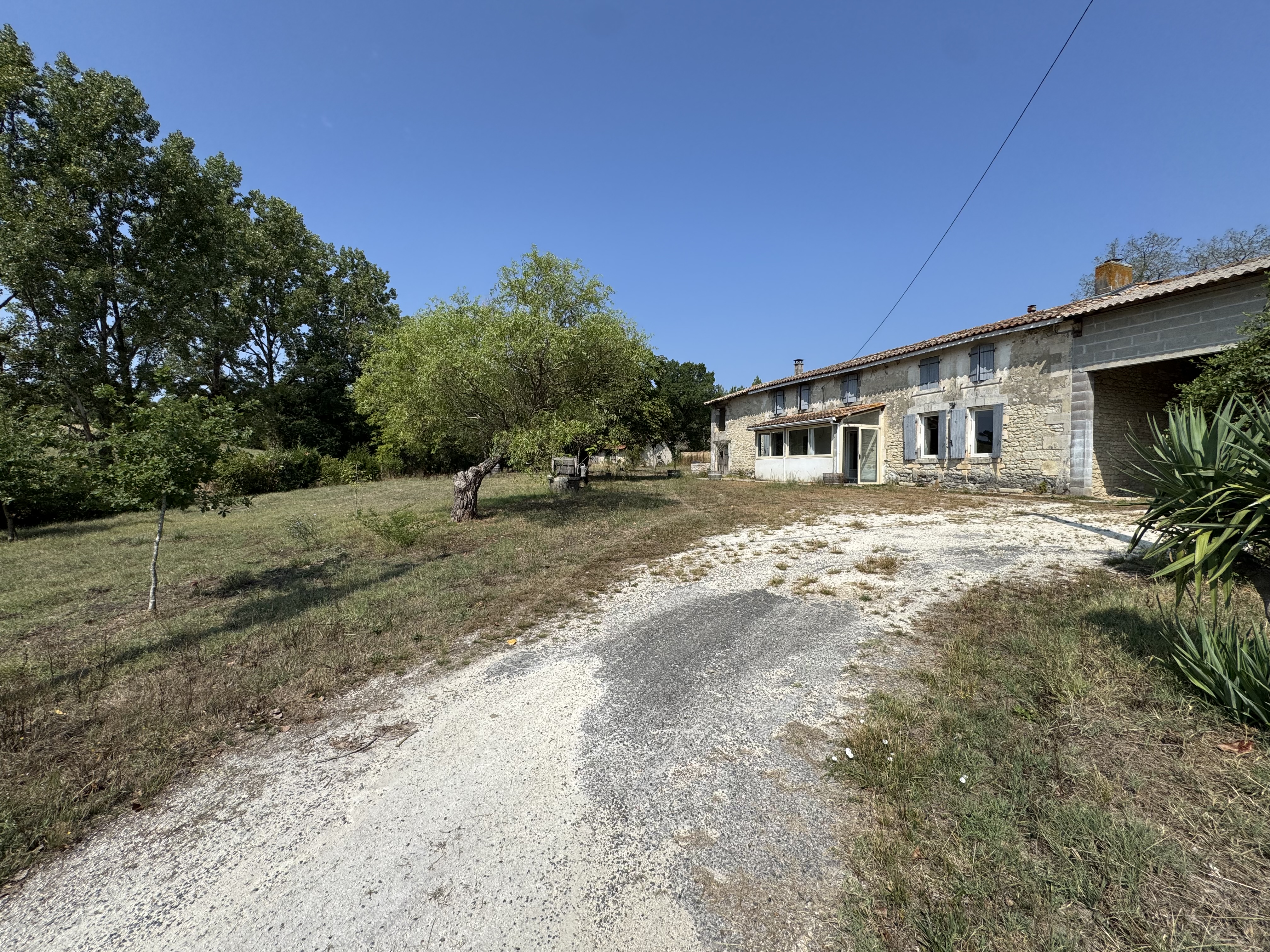 Photo 4 - Maison en pierre 159m² – 5 chambres – Terrain environ 2000 m²
