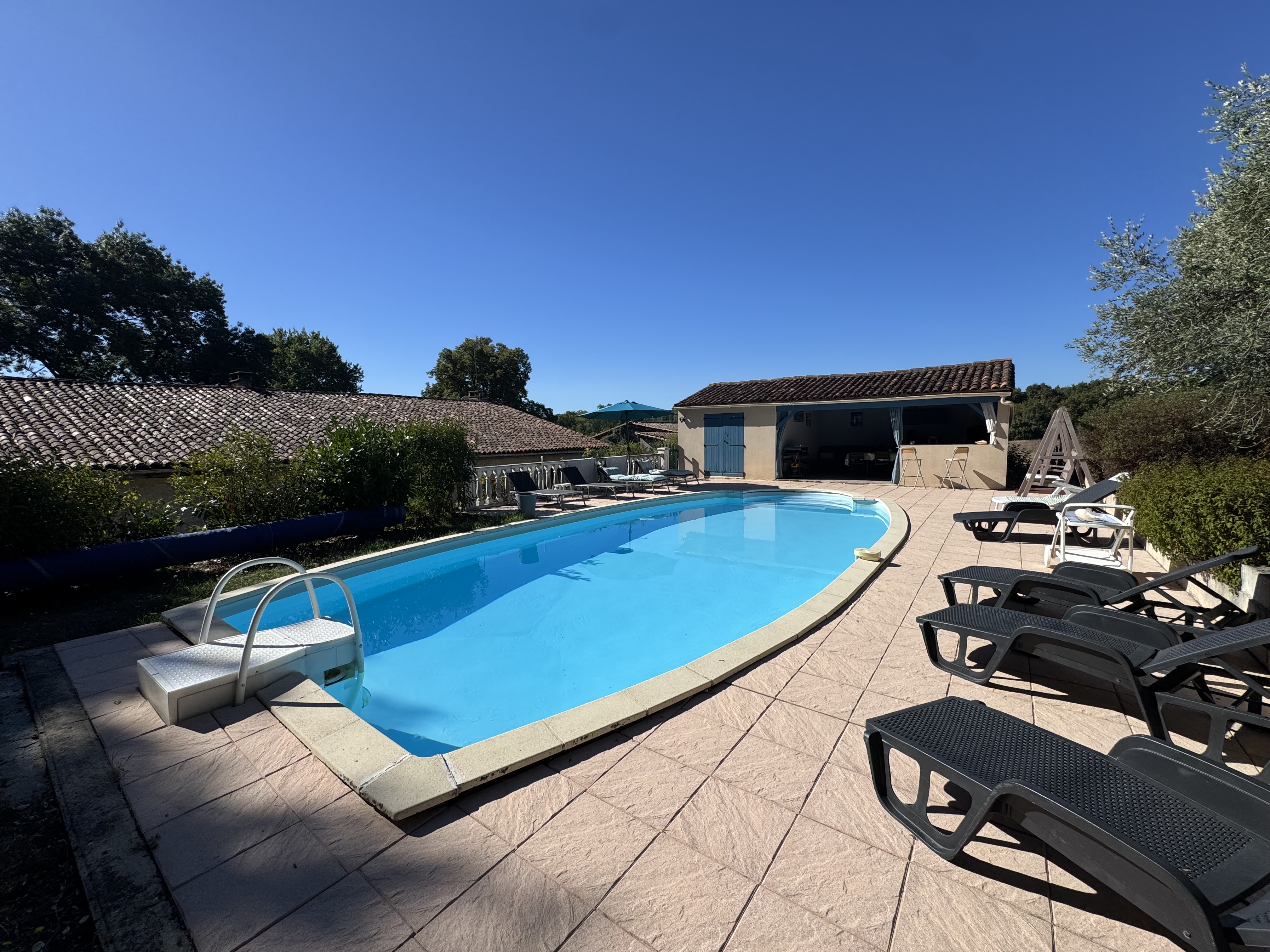 Photo 7 - BELLE MAISON EN PIERRE – 5 CHAMBRES – PISCINE – PANNEAUX SOLAIRES – 3 708 M² DE TERRAIN