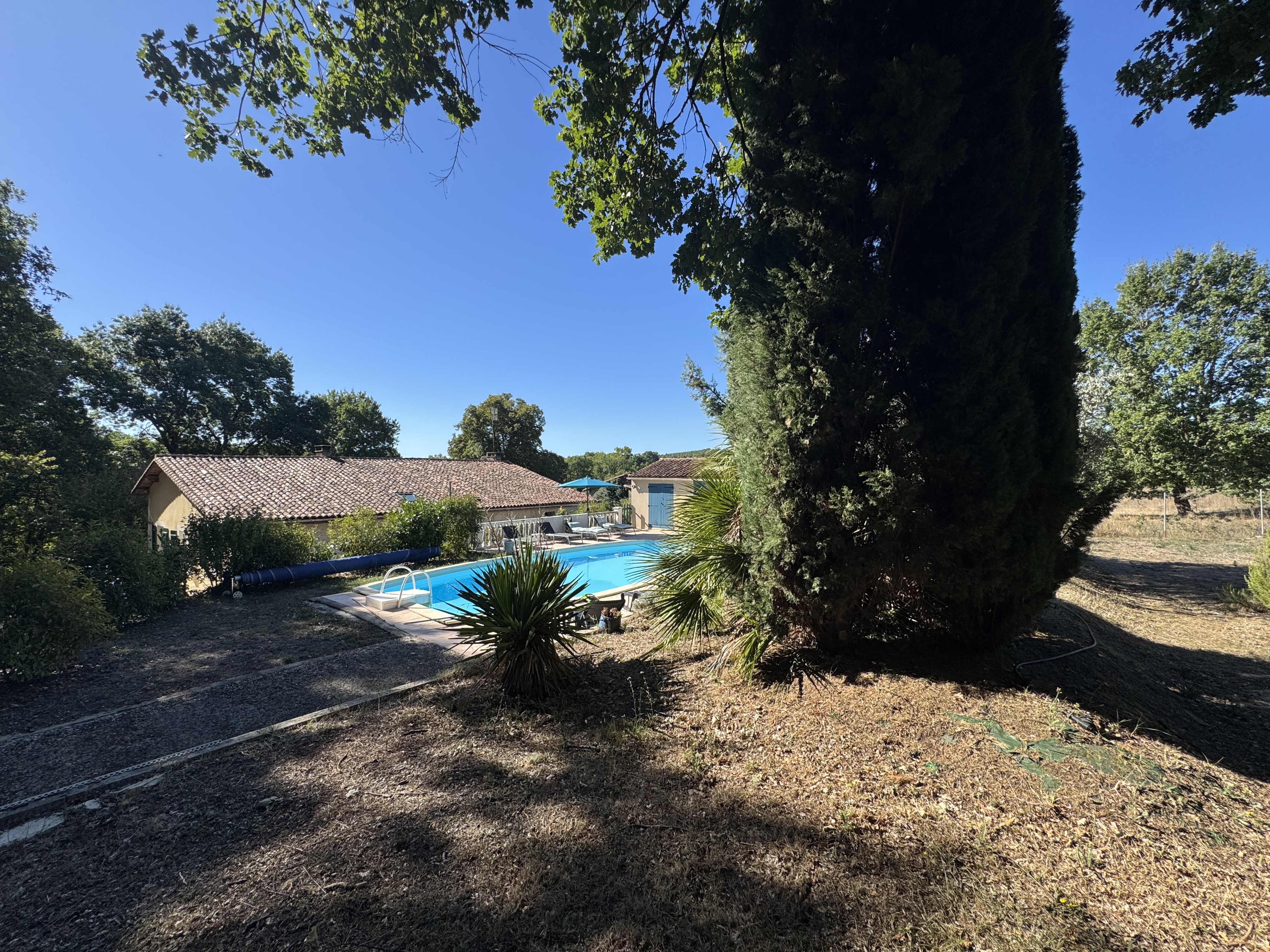Photo 21 - BELLE MAISON EN PIERRE – 5 CHAMBRES – PISCINE – PANNEAUX SOLAIRES – 3 708 M² DE TERRAIN