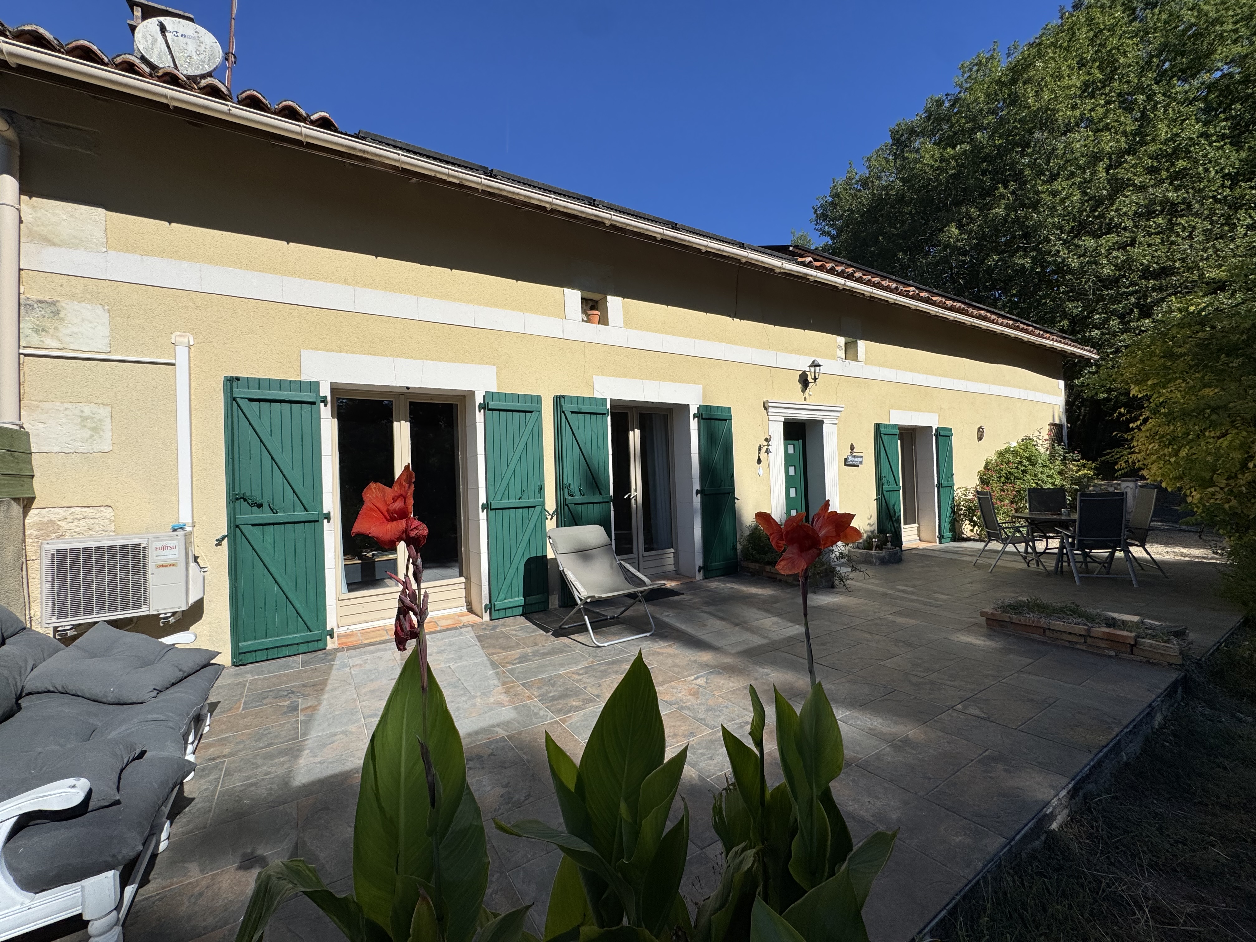 Photo 2 - BELLE MAISON EN PIERRE – 5 CHAMBRES – PISCINE – PANNEAUX SOLAIRES – 3 708 M² DE TERRAIN