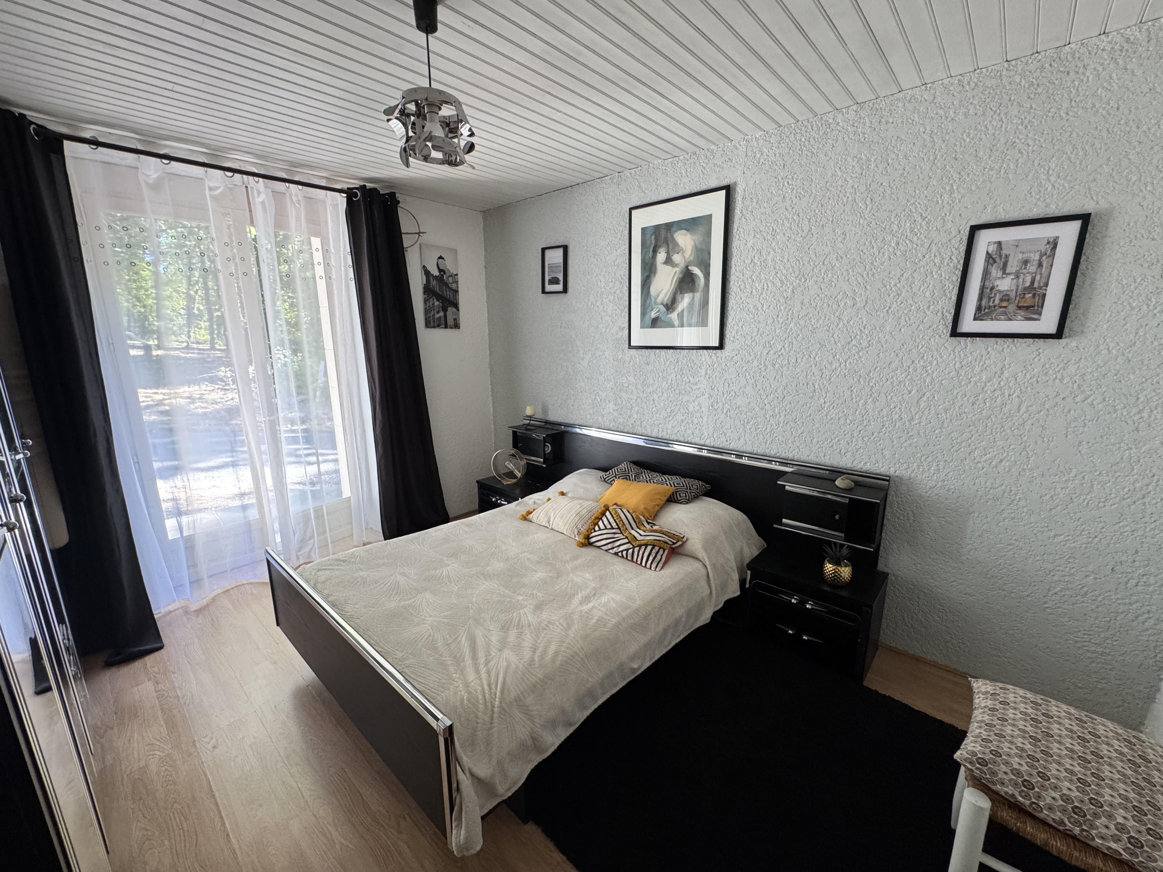 Photo 15 - BELLE MAISON EN PIERRE – 5 CHAMBRES – PISCINE – PANNEAUX SOLAIRES – 3 708 M² DE TERRAIN
