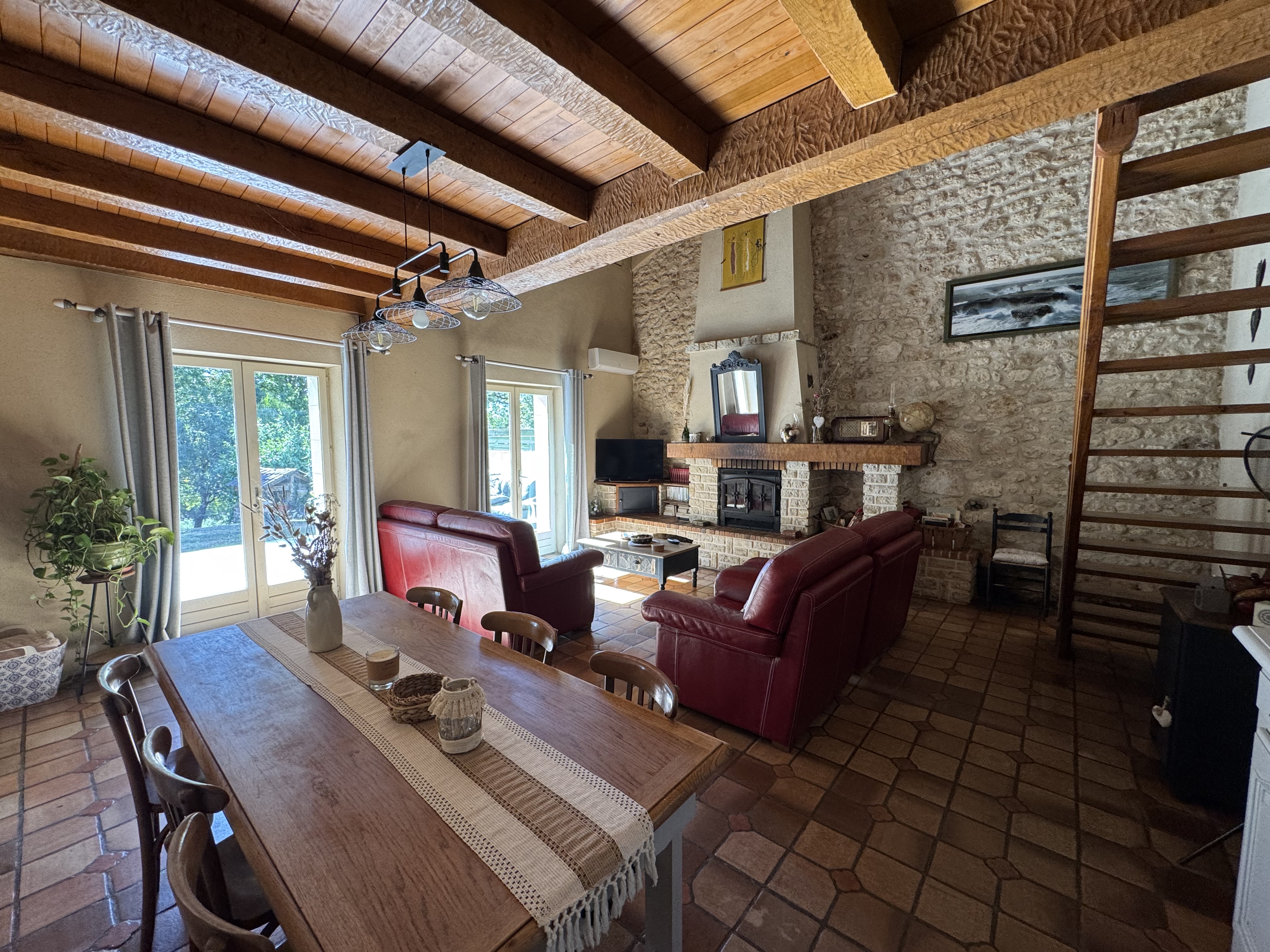 Photo 11 - BELLE MAISON EN PIERRE – 5 CHAMBRES – PISCINE – PANNEAUX SOLAIRES – 3 708 M² DE TERRAIN