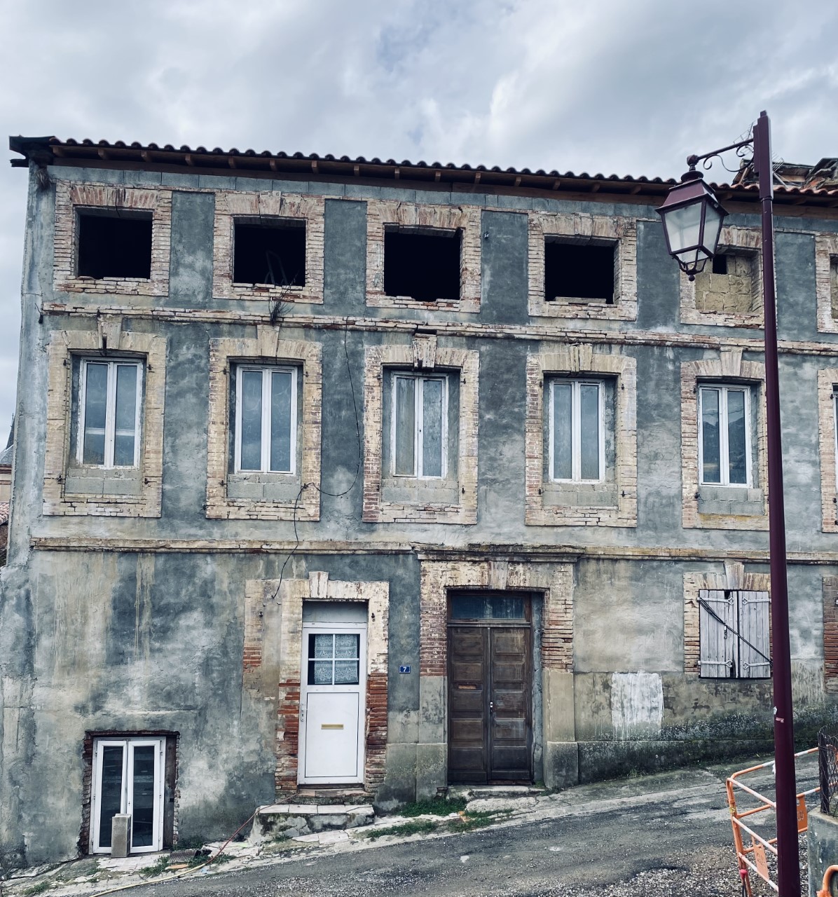 Maison de ville à transformer en plusieurs appartements - Photo 2