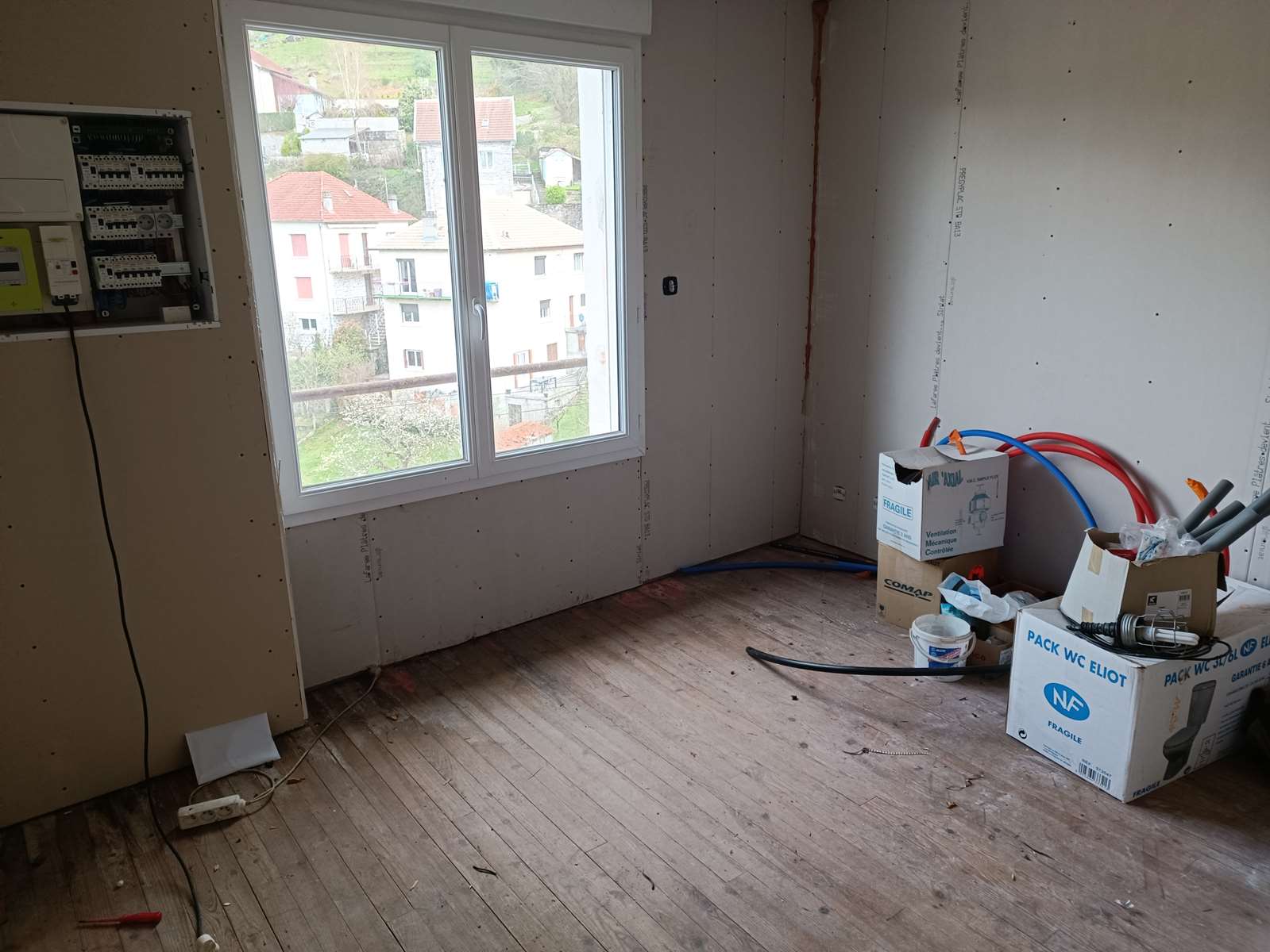 Immeuble composé de deux T3, garages, cave, terrasse, à finir de rénover 19000 TULLE - Photo 2