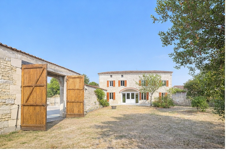 MAISON CHARENTAISE - Photo 2