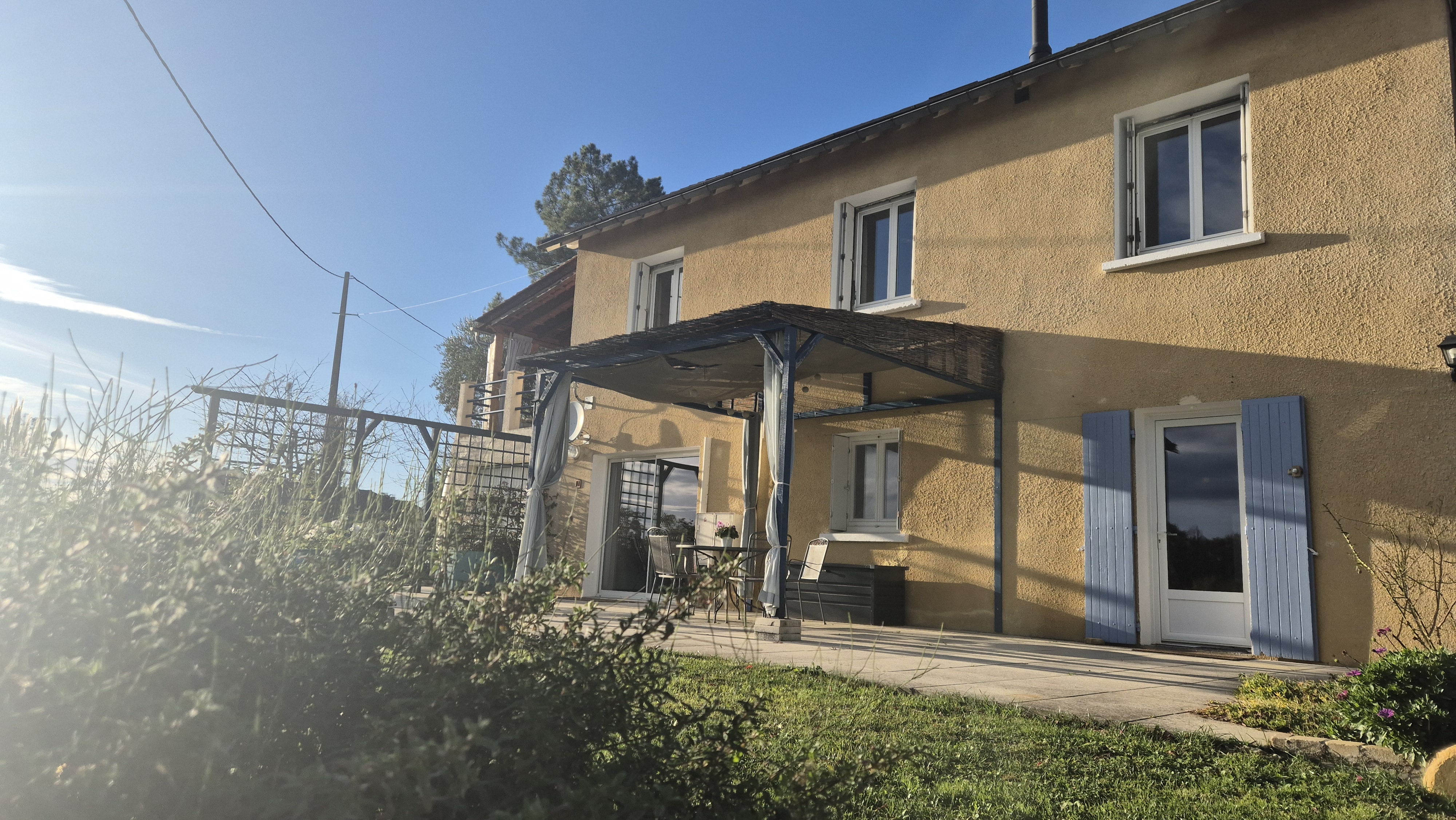 Photo 2 - Charmante maison en dordogne avec une vue magnifique sur la vallée de sarlat et un gîtes superbe !!