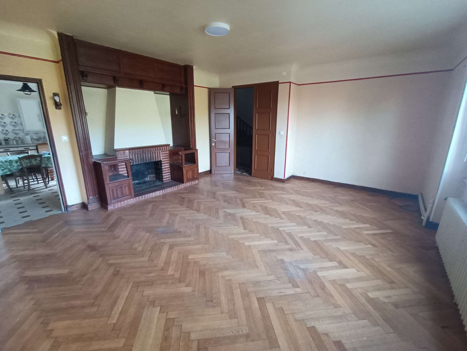 Maison familiale en pierres et ardoises avec dépendance, puits, garages, caves et terrain d'envir... - Photo 3