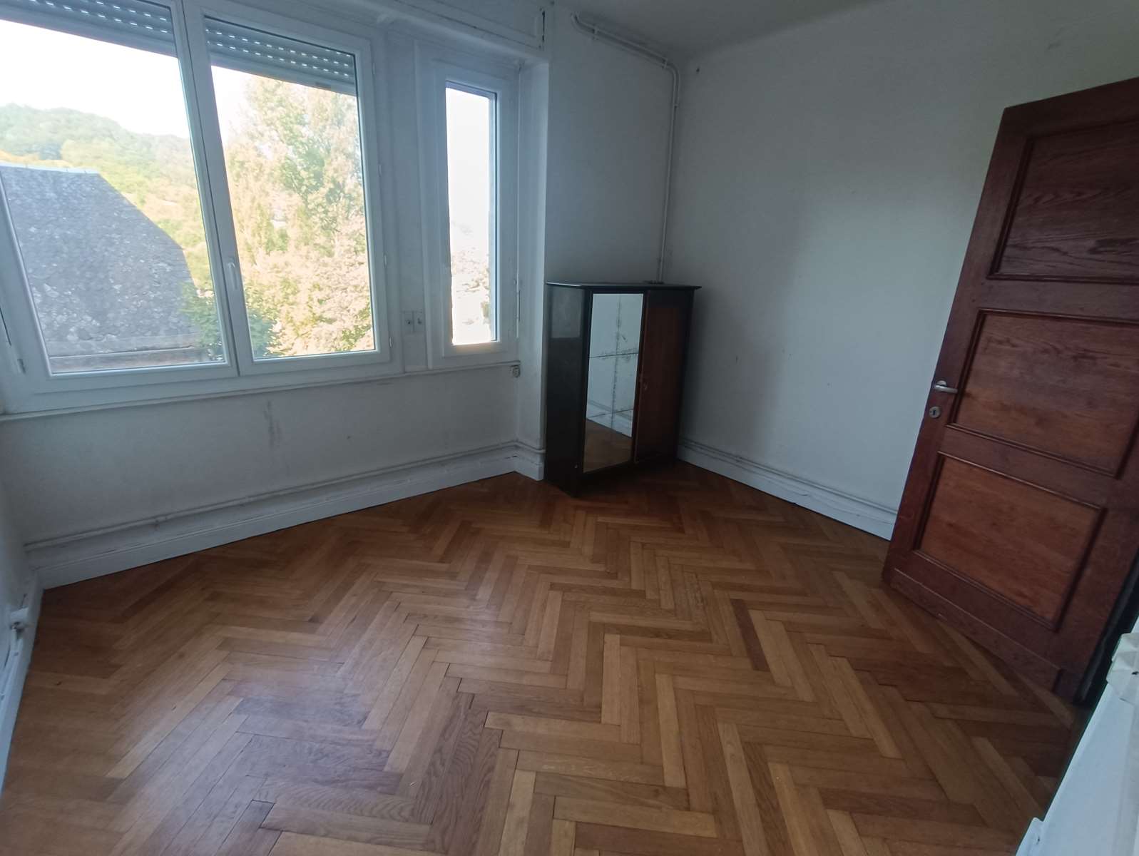 Photo 5 - Maison familiale en pierres et ardoises avec dépendance, puits, garages, caves et terrain d&rsquo;environ 4271 m²