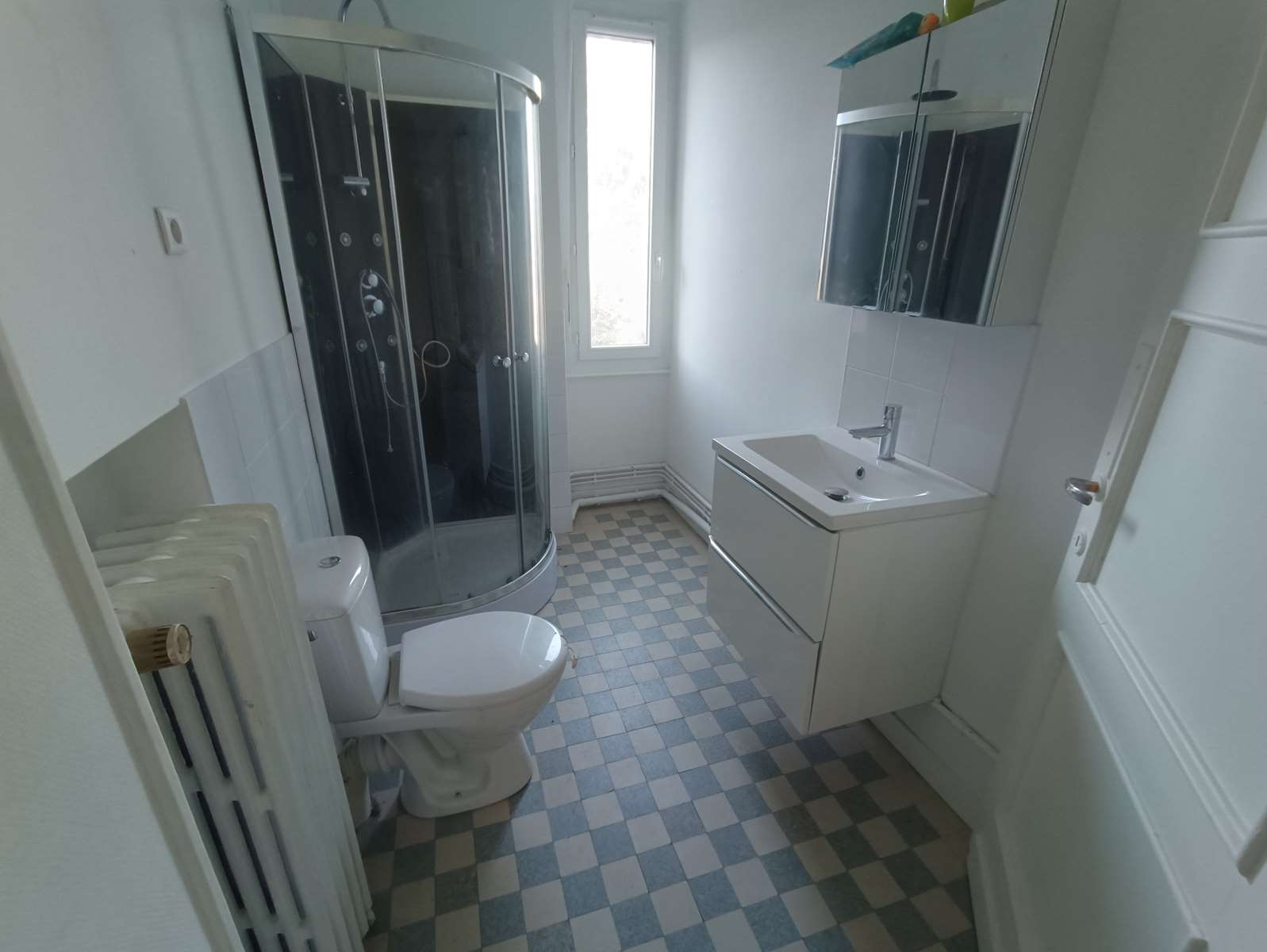 Photo 7 - Maison familiale en pierres et ardoises avec dépendance, puits, garages, caves et terrain d&rsquo;environ 4271 m²