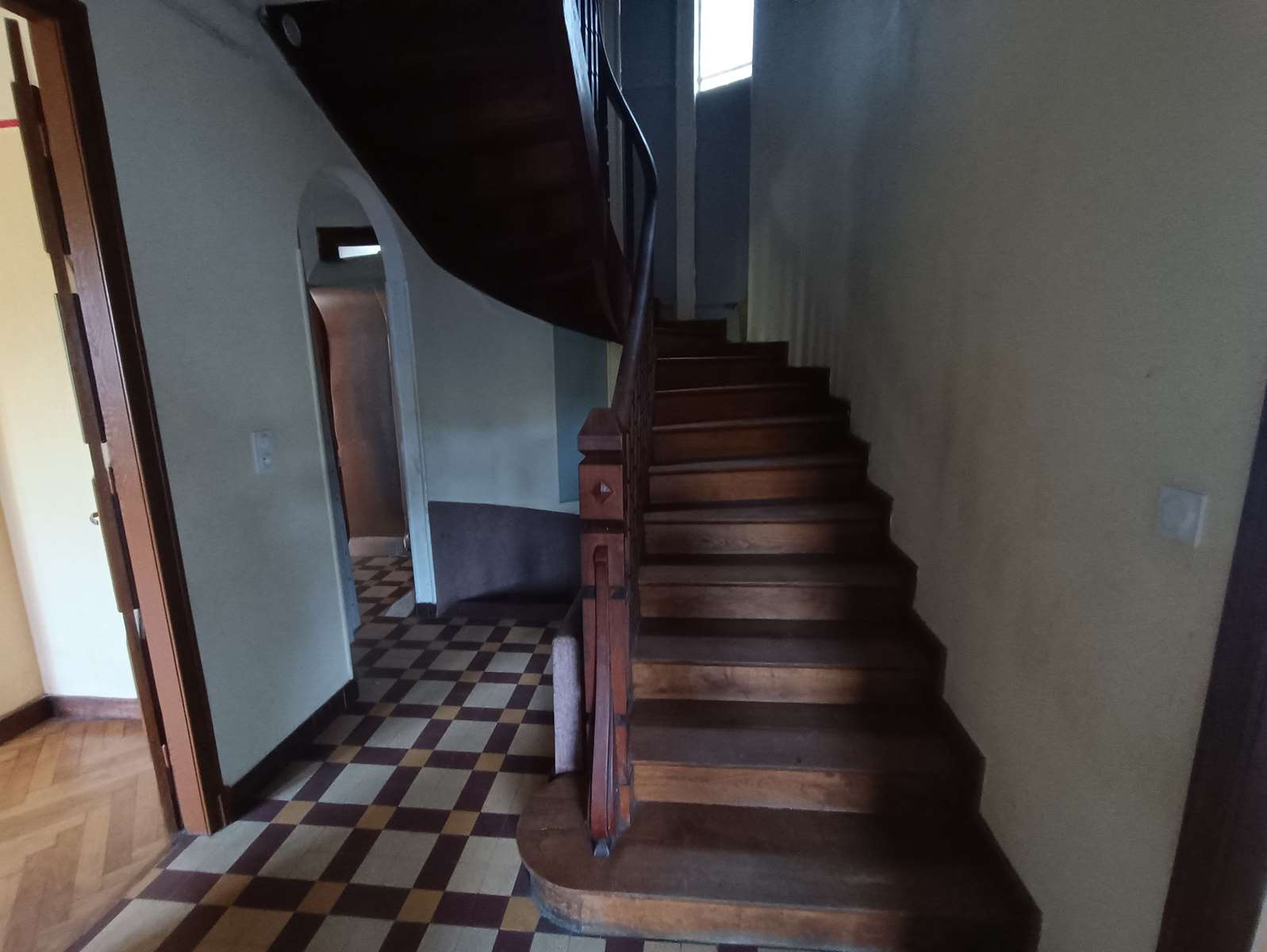 Photo 8 - Maison familiale en pierres et ardoises avec dépendance, puits, garages, caves et terrain d&rsquo;environ 4271 m²