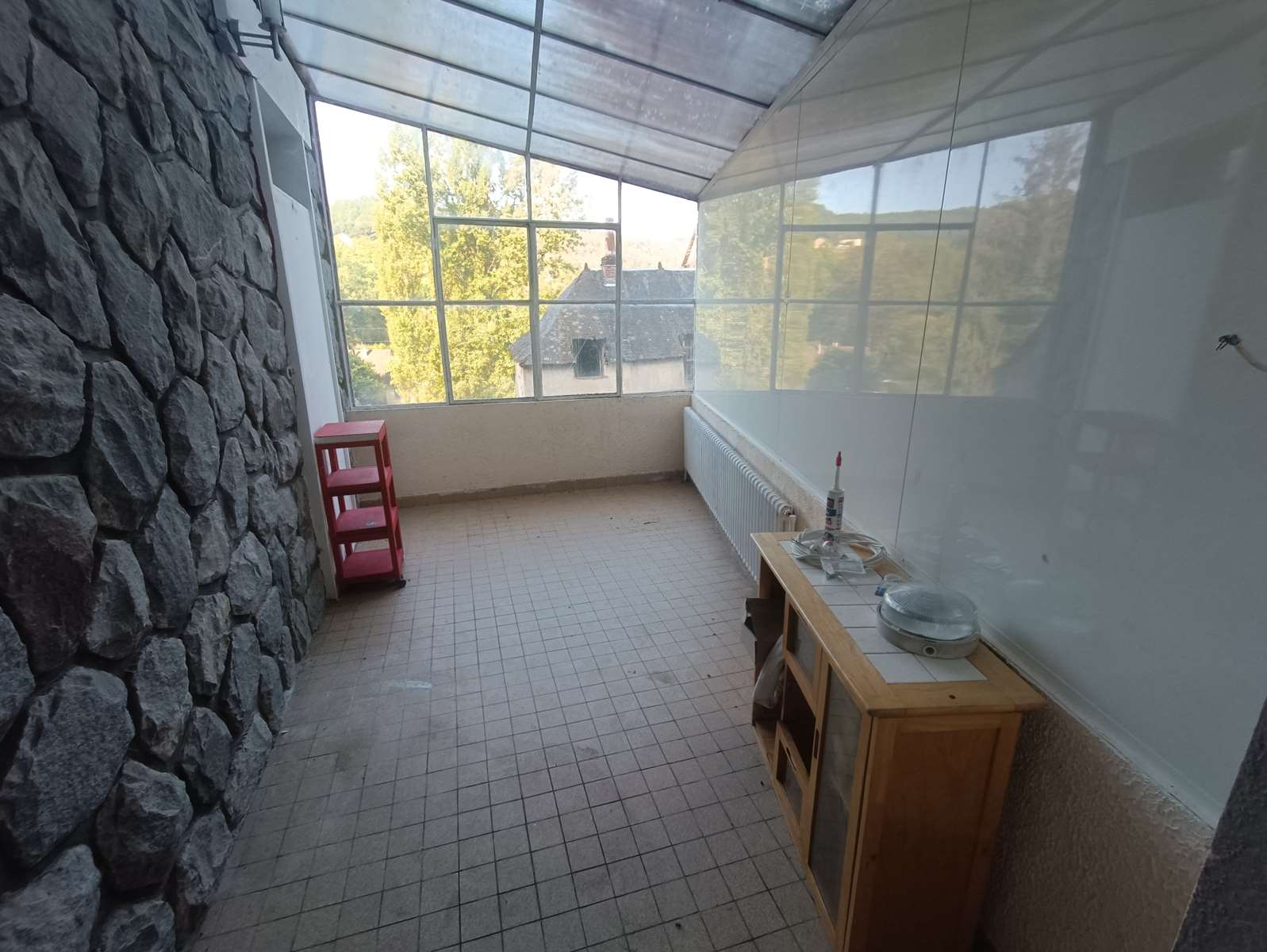 Photo 10 - Maison familiale en pierres et ardoises avec dépendance, puits, garages, caves et terrain d&rsquo;environ 4271 m²