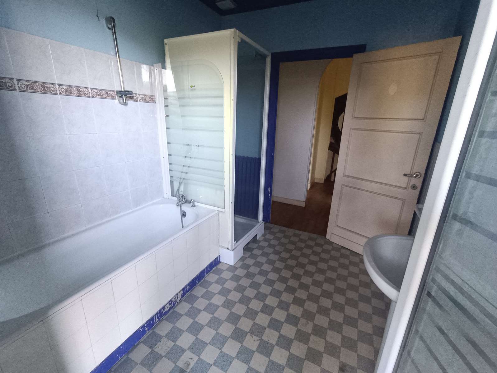 Photo 14 - Maison familiale en pierres et ardoises avec dépendance, puits, garages, caves et terrain d&rsquo;environ 4271 m²