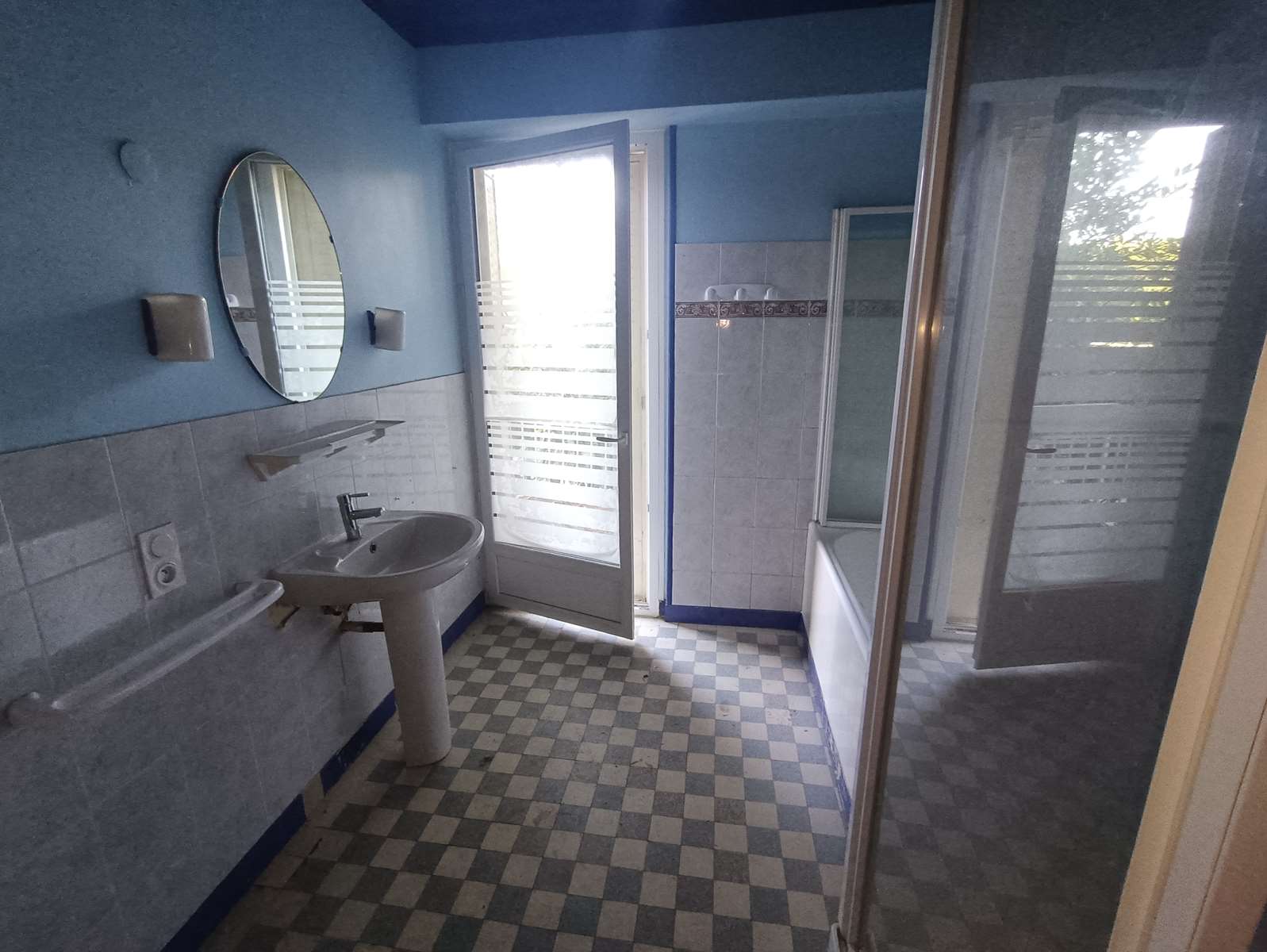 Photo 15 - Maison familiale en pierres et ardoises avec dépendance, puits, garages, caves et terrain d&rsquo;environ 4271 m²