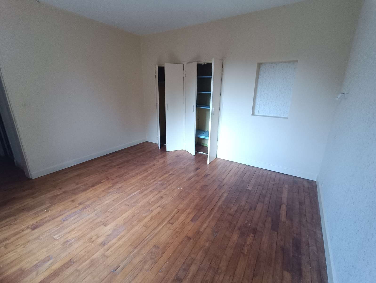 Photo 16 - Maison familiale en pierres et ardoises avec dépendance, puits, garages, caves et terrain d&rsquo;environ 4271 m²