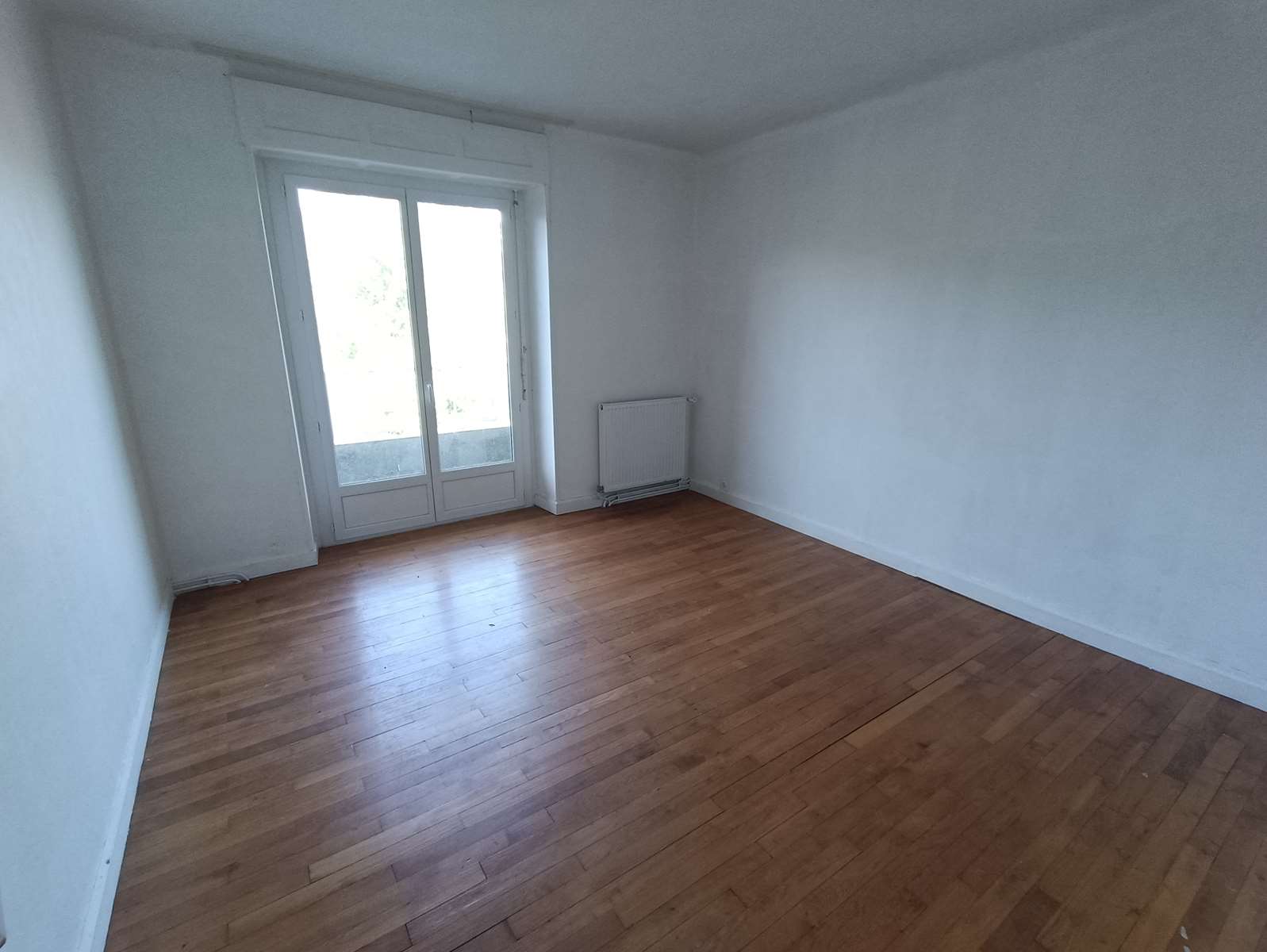 Photo 18 - Maison familiale en pierres et ardoises avec dépendance, puits, garages, caves et terrain d&rsquo;environ 4271 m²