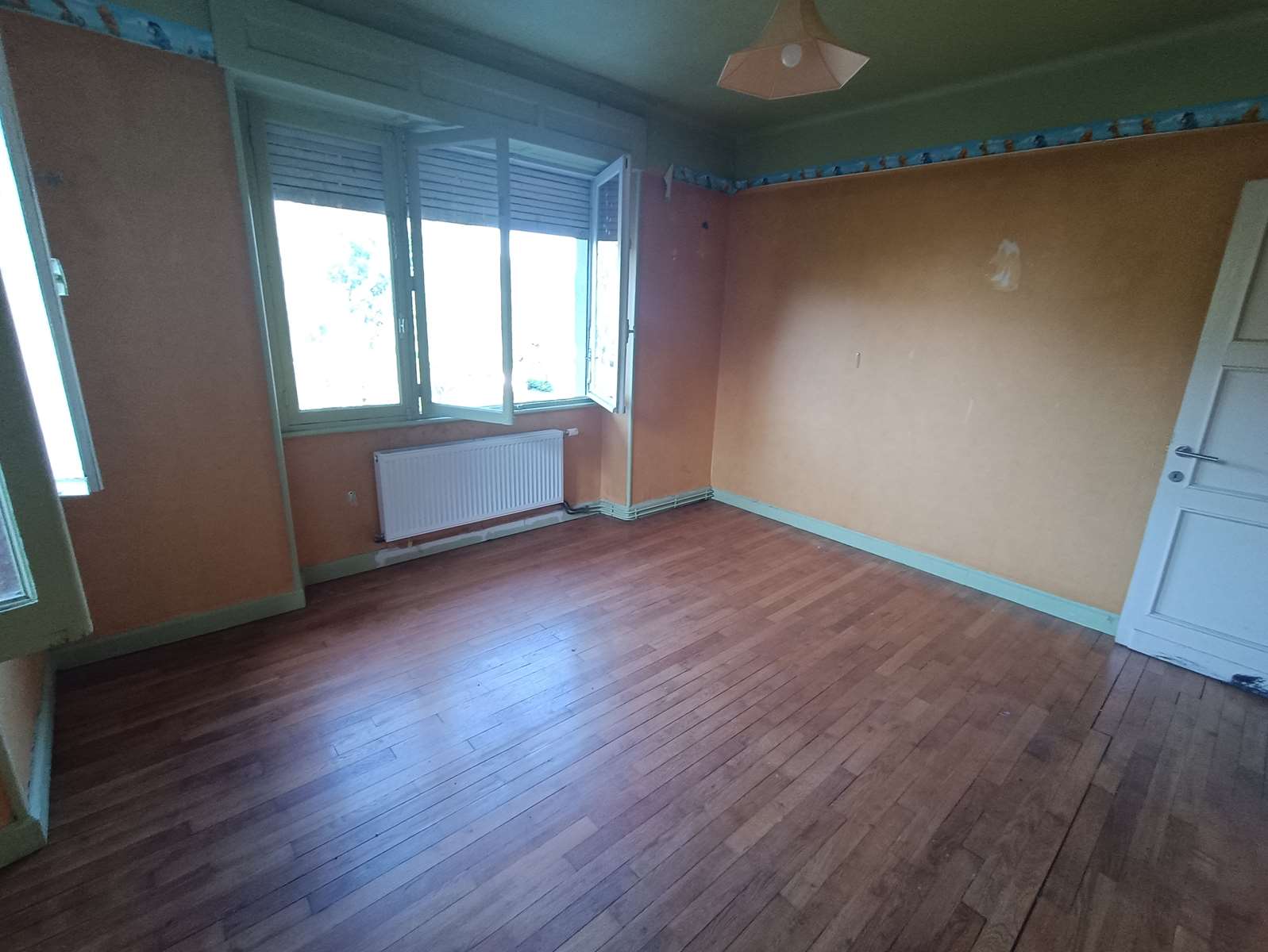 Photo 19 - Maison familiale en pierres et ardoises avec dépendance, puits, garages, caves et terrain d&rsquo;environ 4271 m²