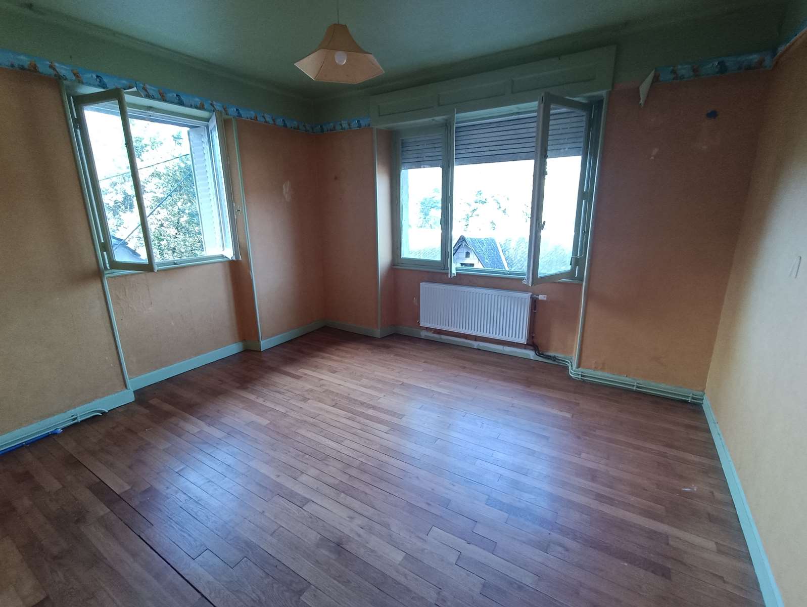 Photo 20 - Maison familiale en pierres et ardoises avec dépendance, puits, garages, caves et terrain d&rsquo;environ 4271 m²