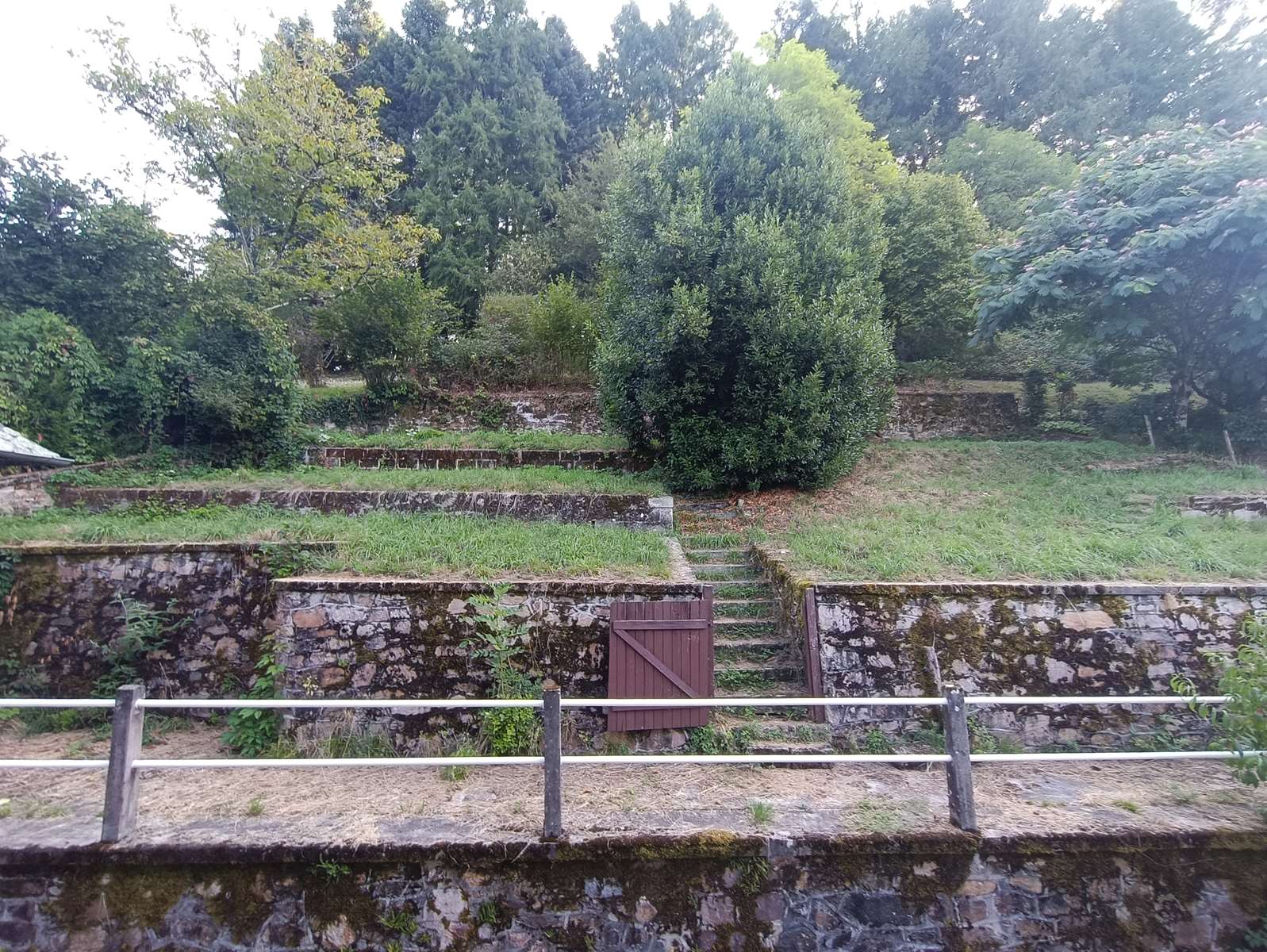 Photo 21 - Maison familiale en pierres et ardoises avec dépendance, puits, garages, caves et terrain d&rsquo;environ 4271 m²