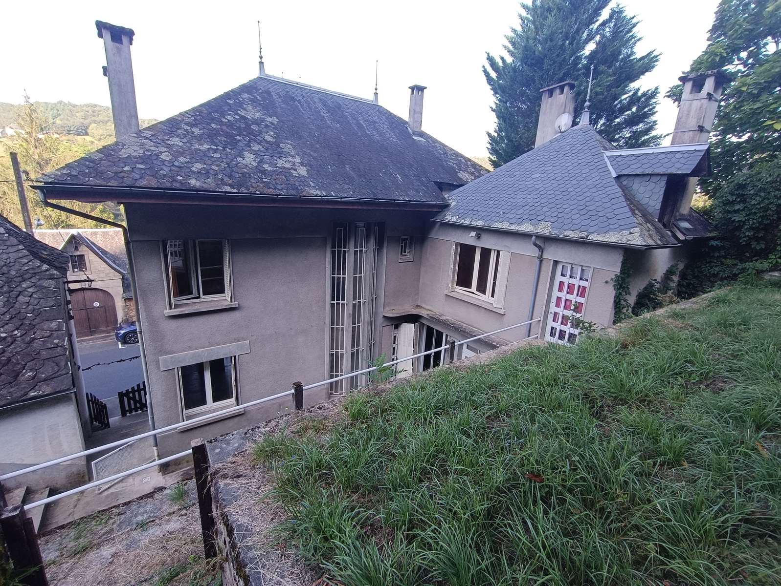 Photo 25 - Maison familiale en pierres et ardoises avec dépendance, puits, garages, caves et terrain d&rsquo;environ 4271 m²