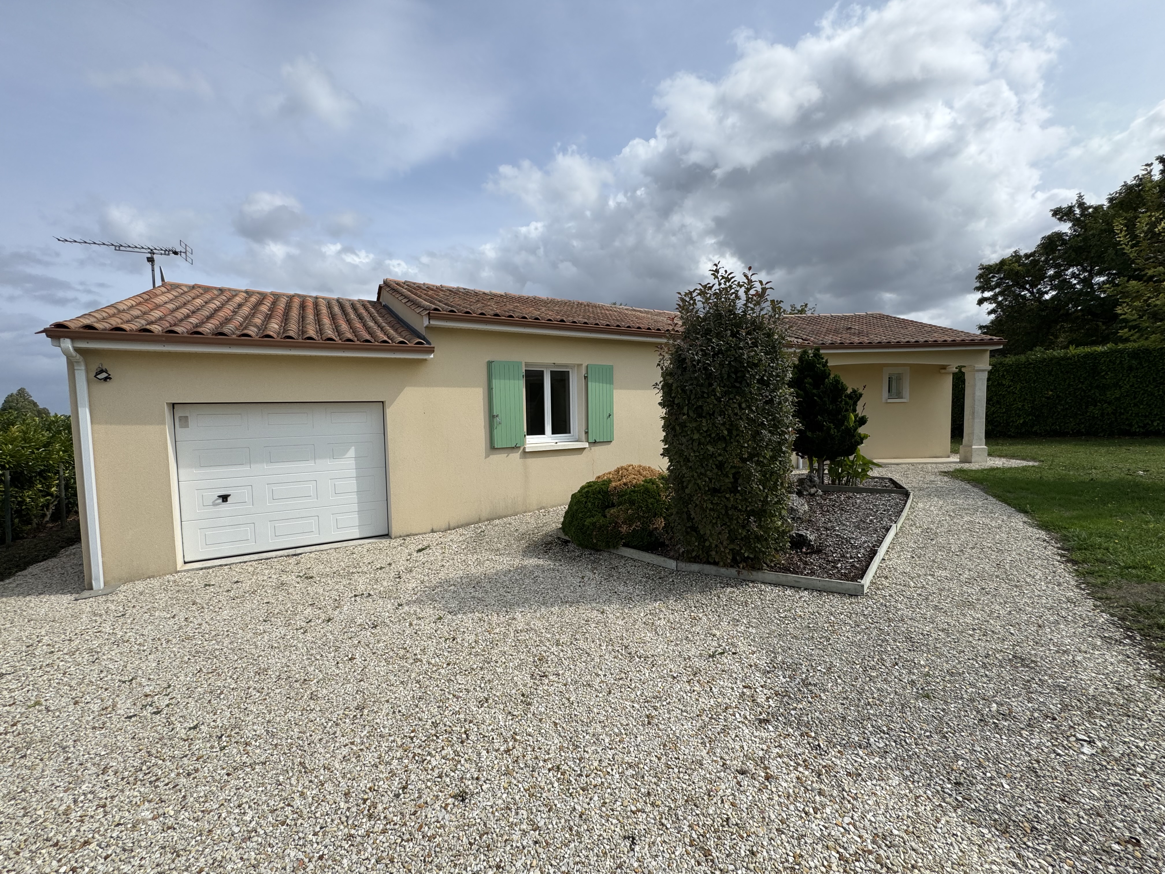 Maison - 105 m² - Terrain 916 m² - Photo 2