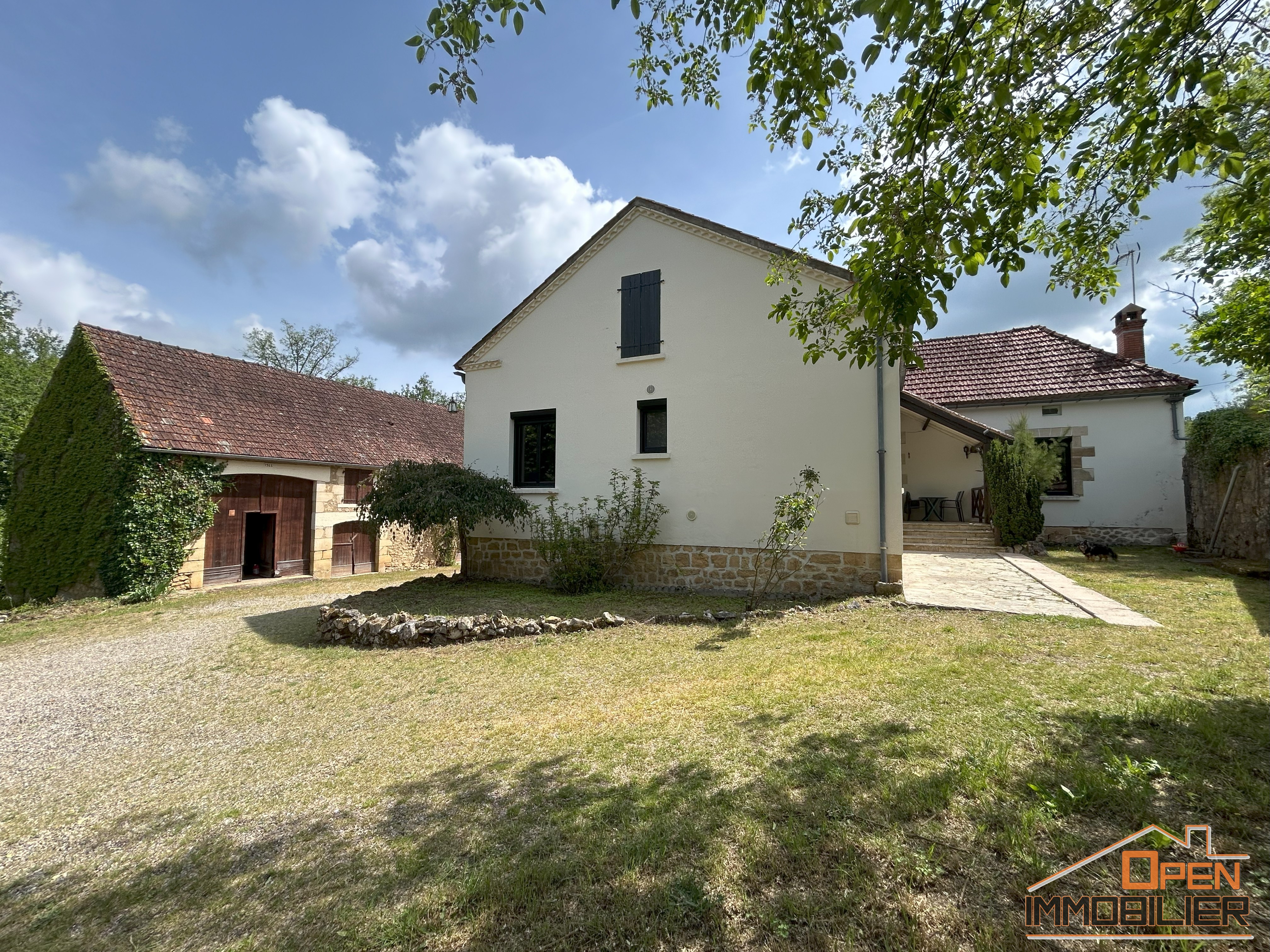 Maison en pierre-161m²-Grange-Terrain 14 960m² - Photo 3