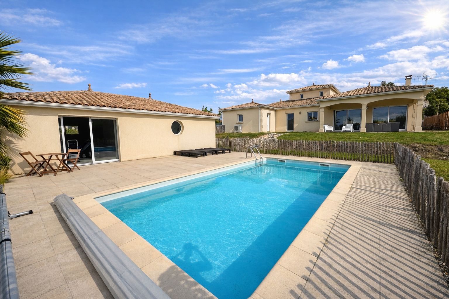Photo 2 - Maison – 200 m² – Terrain 2 780 m² – piscine