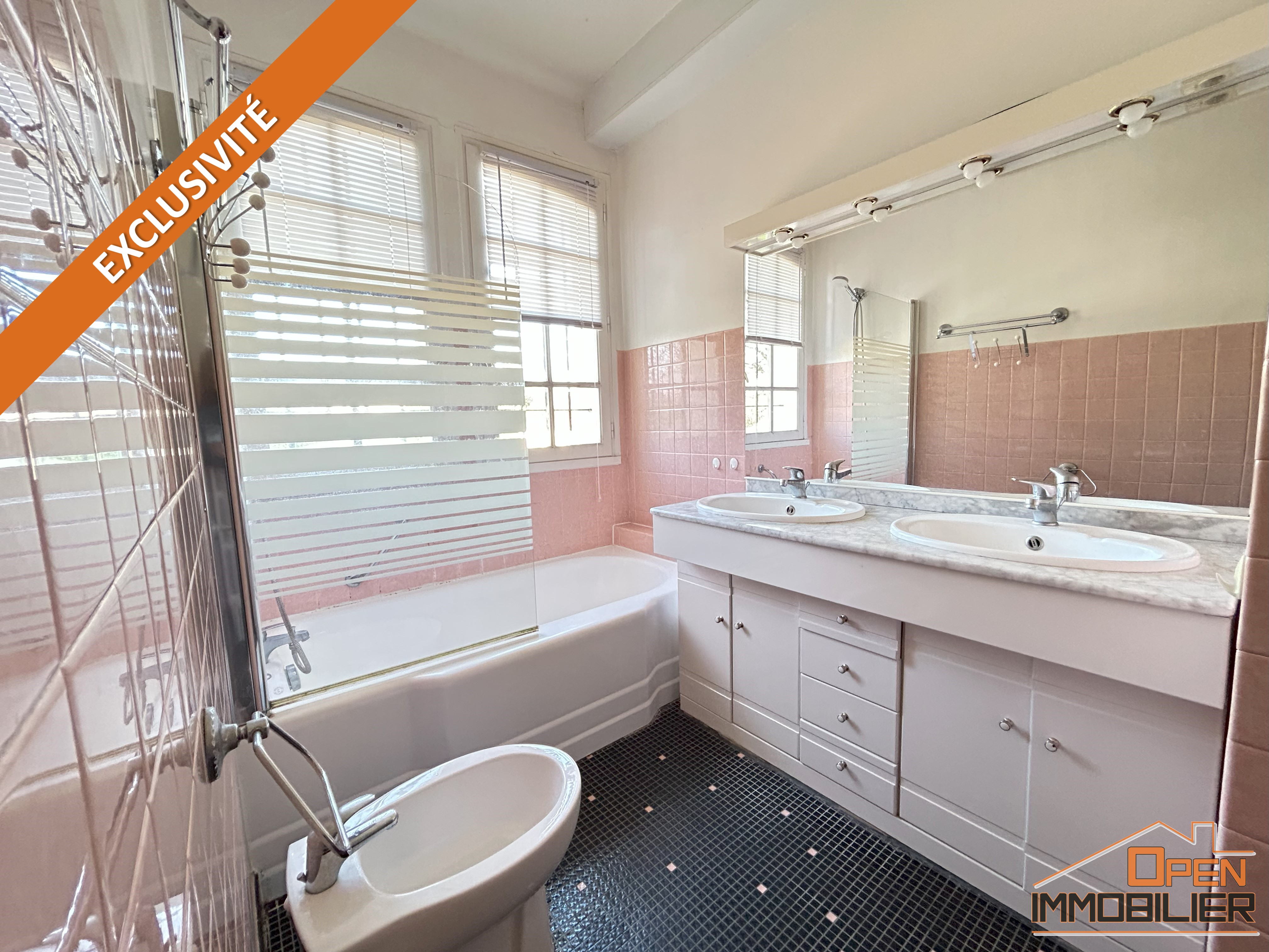 Photo 17 - Maison 195m²-Piscine-Terrain 1 577m²